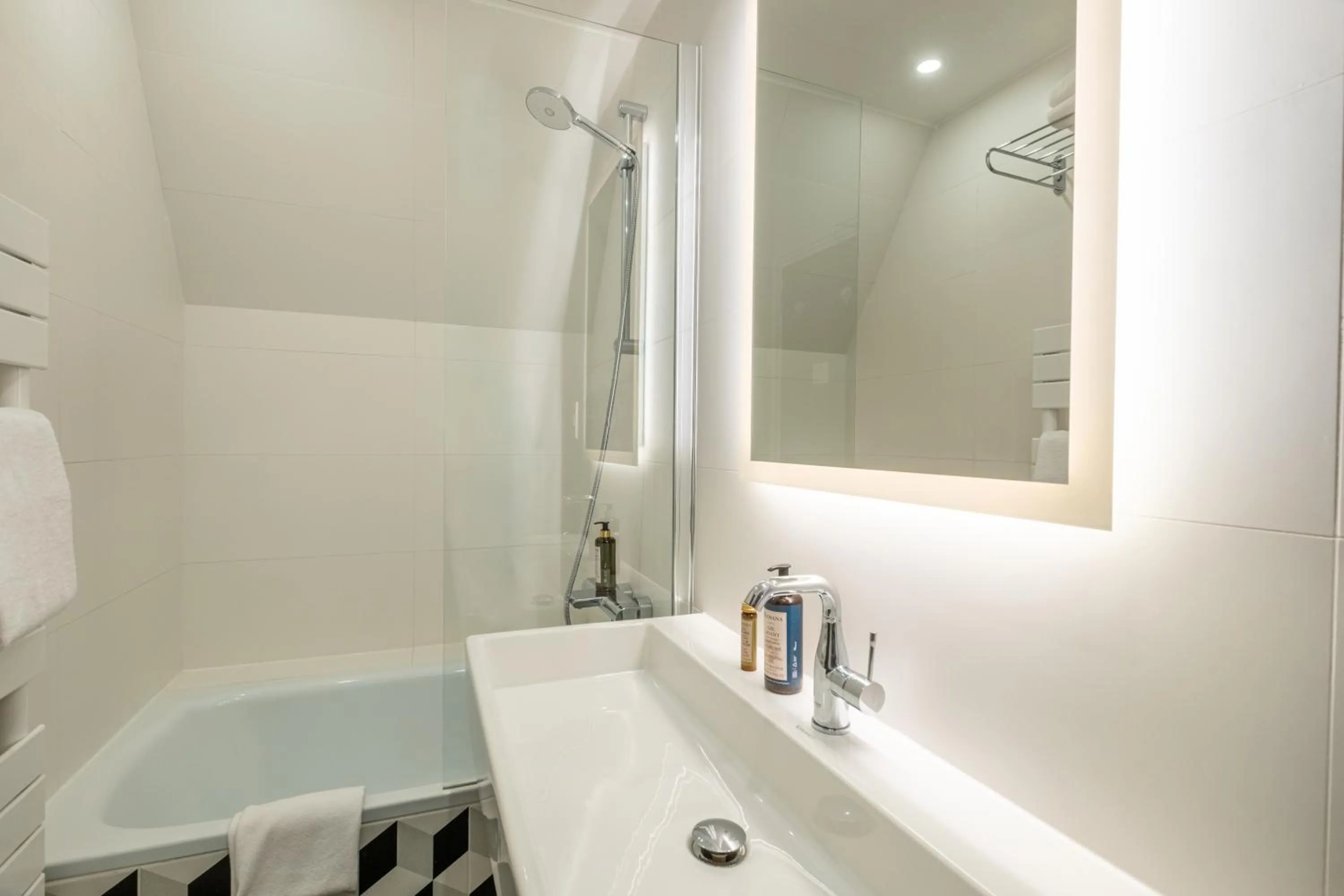 Bathroom in Hotel du College de France