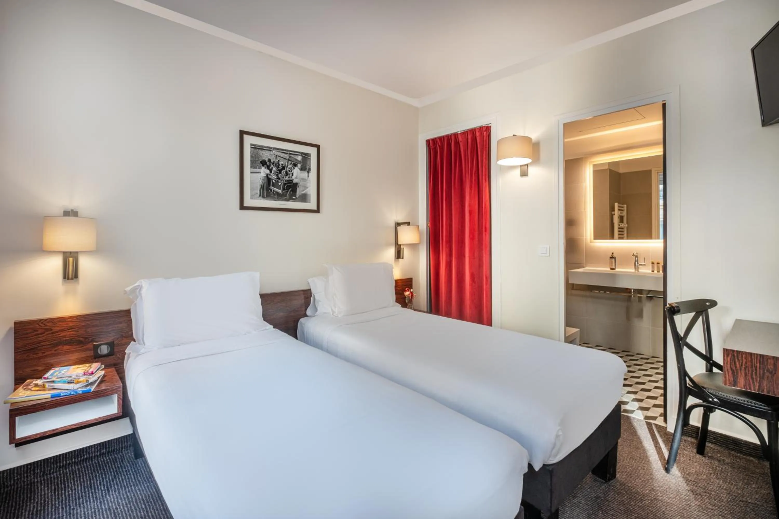 Bed in Hotel du College de France