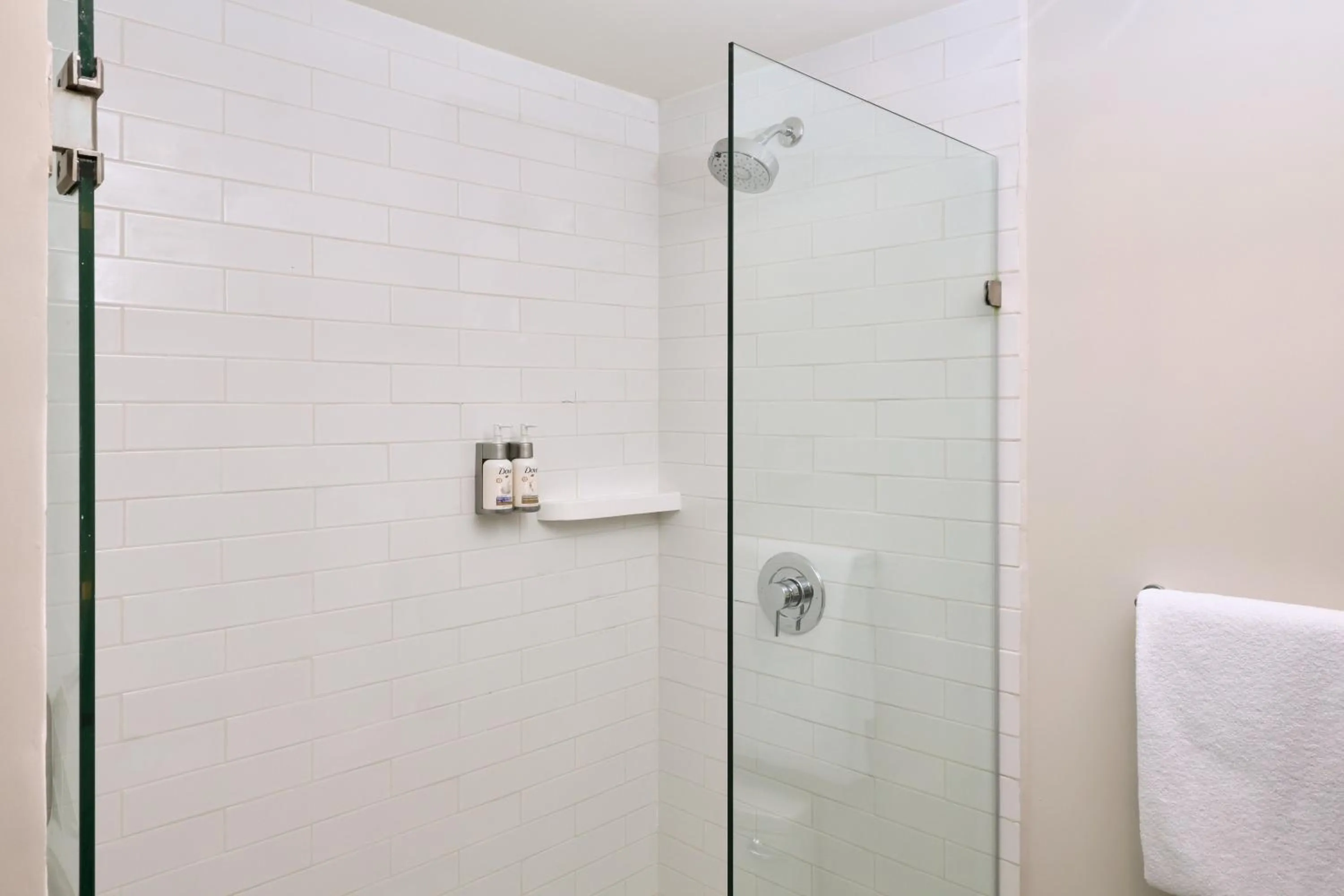 Shower in avid hotel Guadalajara Aeropuerto Norte