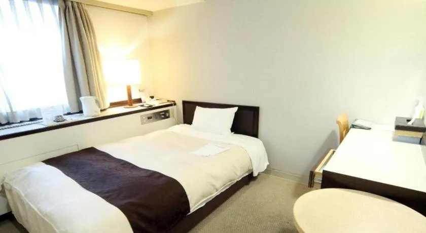 Bed in Hiroshima Kokusai Hotel