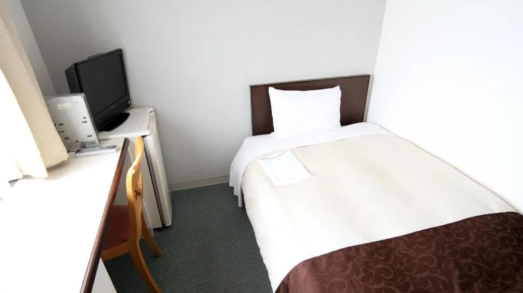 Bed in Hiroshima Kokusai Hotel