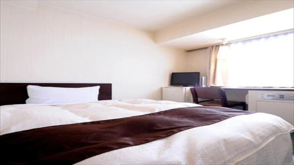 Bed in Hiroshima Kokusai Hotel