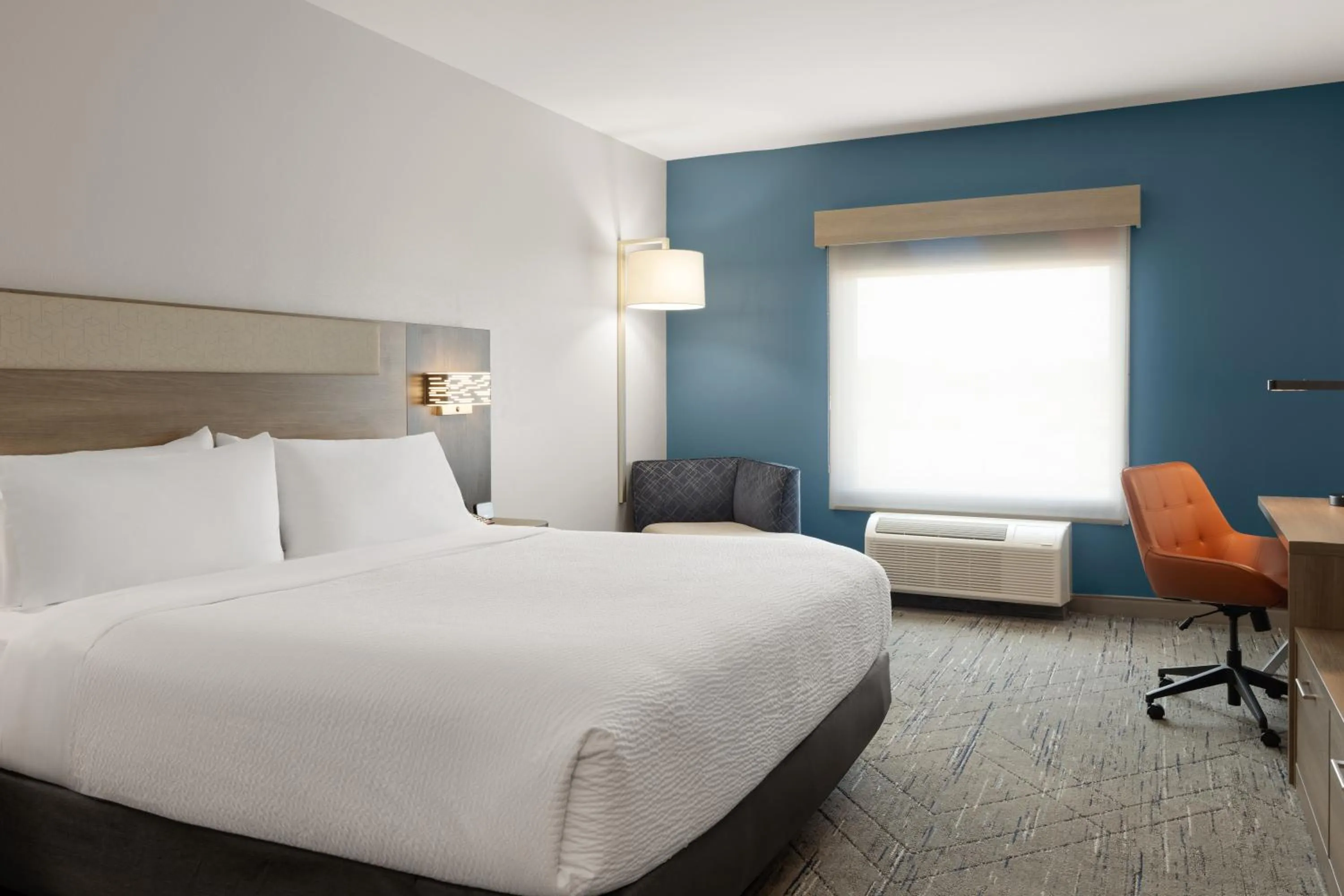 Bed in Holiday Inn Express & Suites Meridian I-20 by IHG
