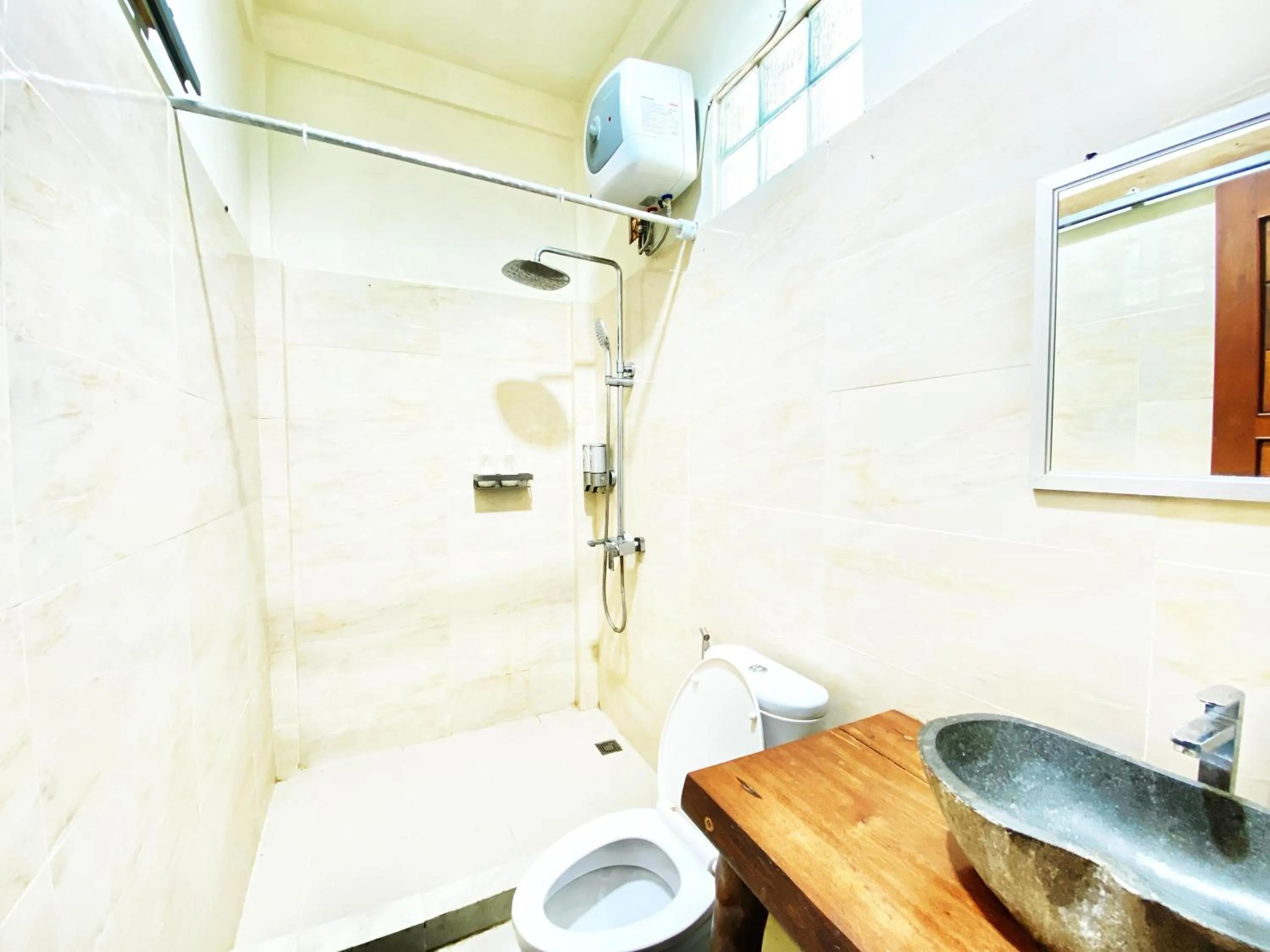 Bathroom in Bujai Mentawai Griya Hotel
