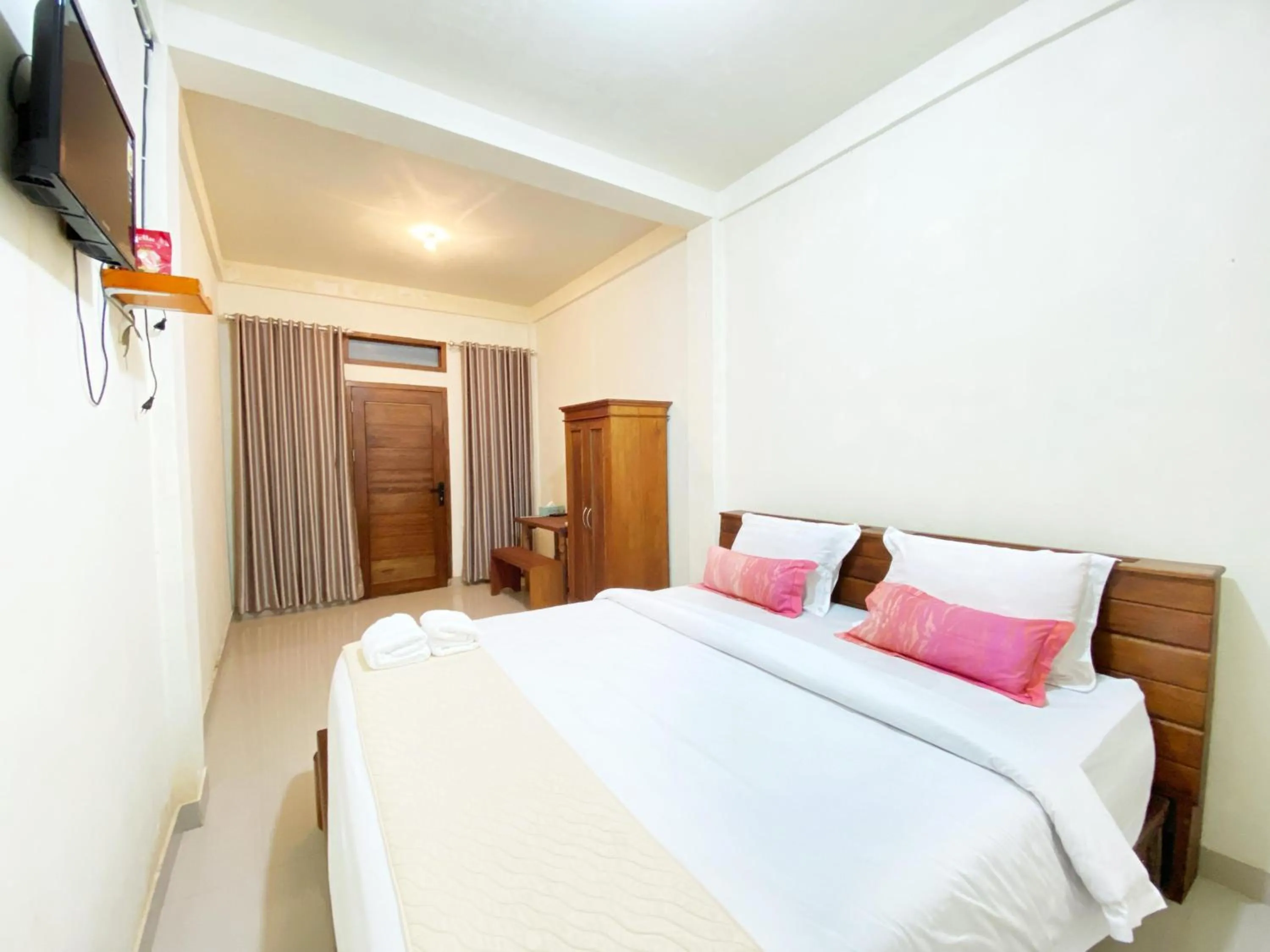 Bed in Bujai Mentawai Griya Hotel
