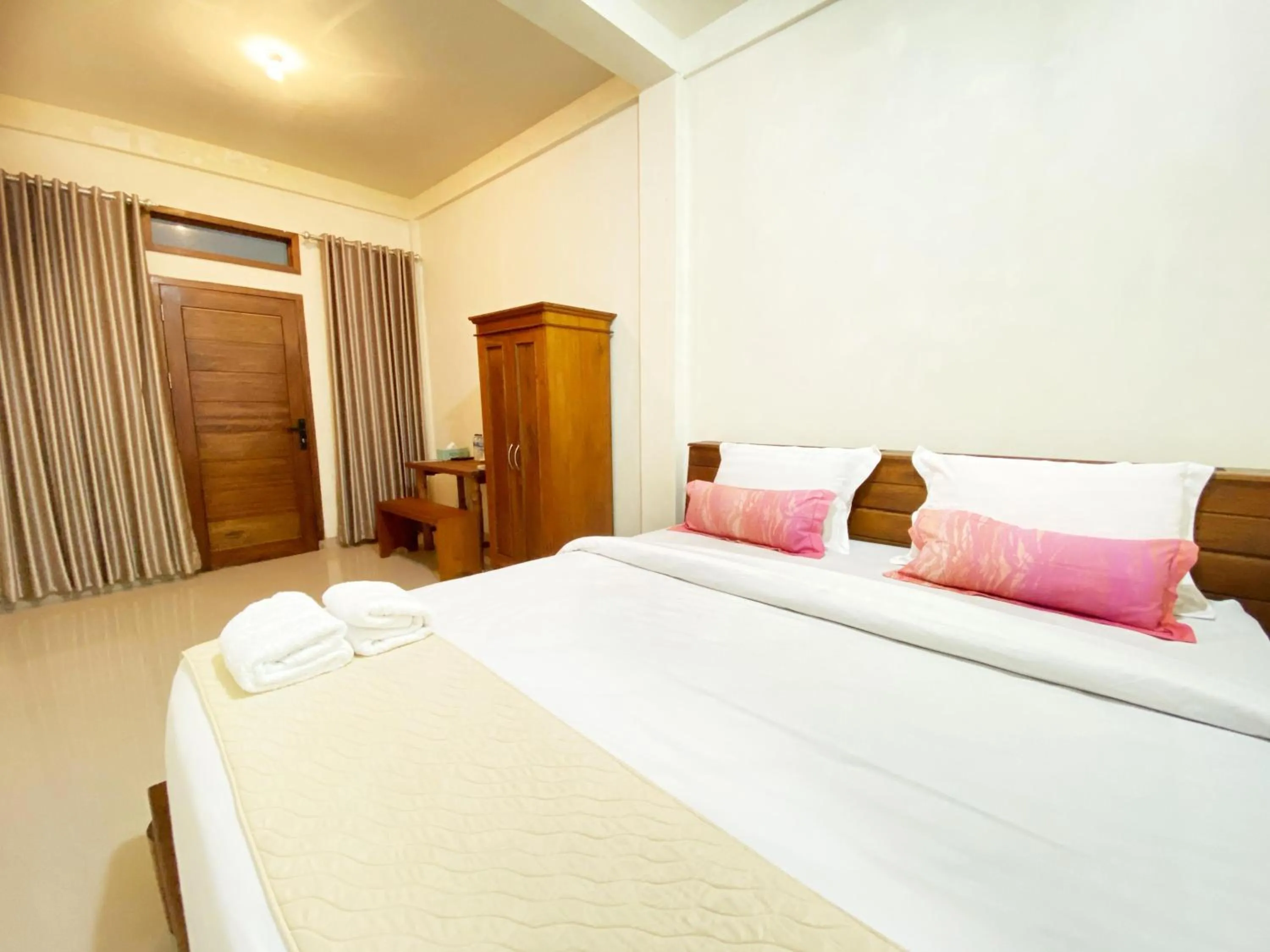 Photo of the whole room, Bed in Bujai Mentawai Griya Hotel