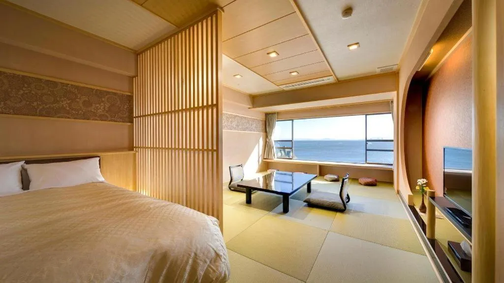 Bed in Shinojima Royal Hotel Kasuisou