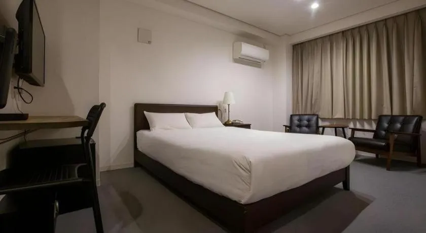 Bed in Rozy Hotel Namba