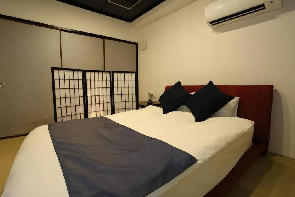 Bed in Rozy Hotel Namba