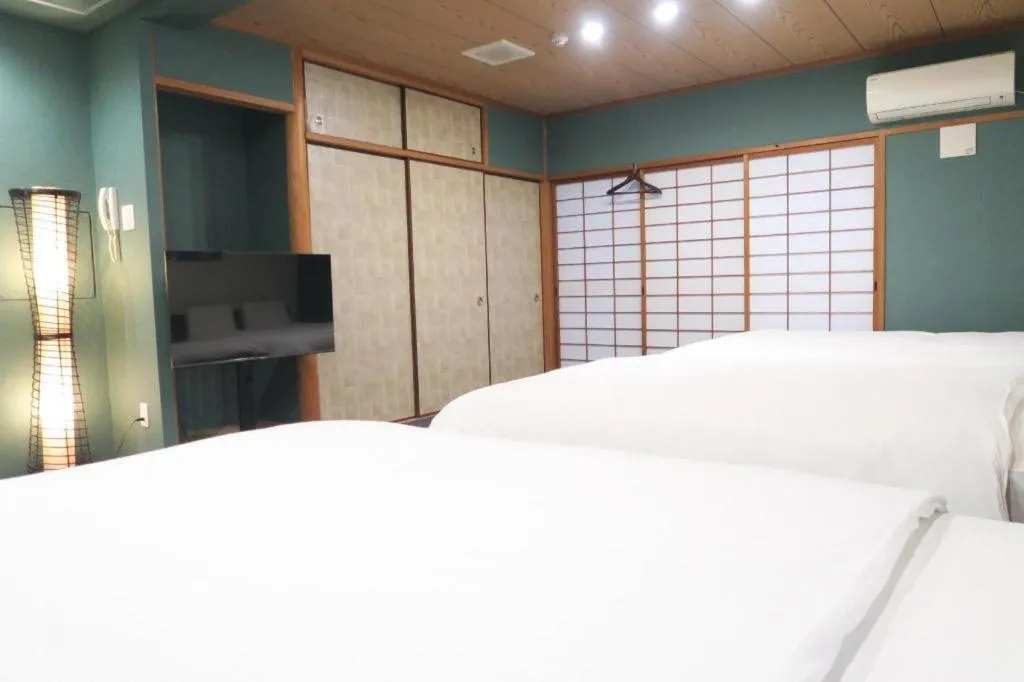 Bed in Rozy Hotel Namba