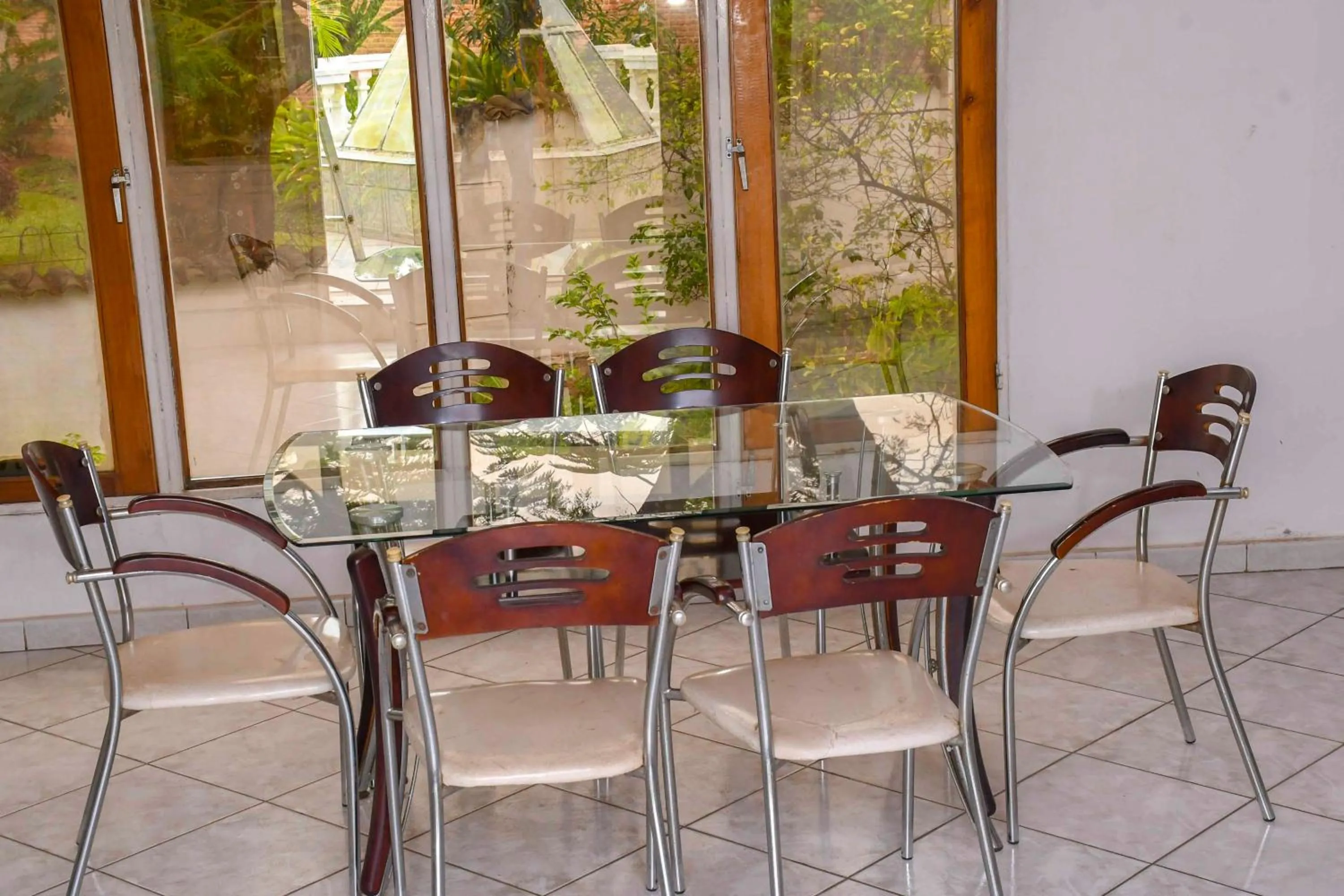 Restaurant/places to eat in Kiriri Residence Hotel