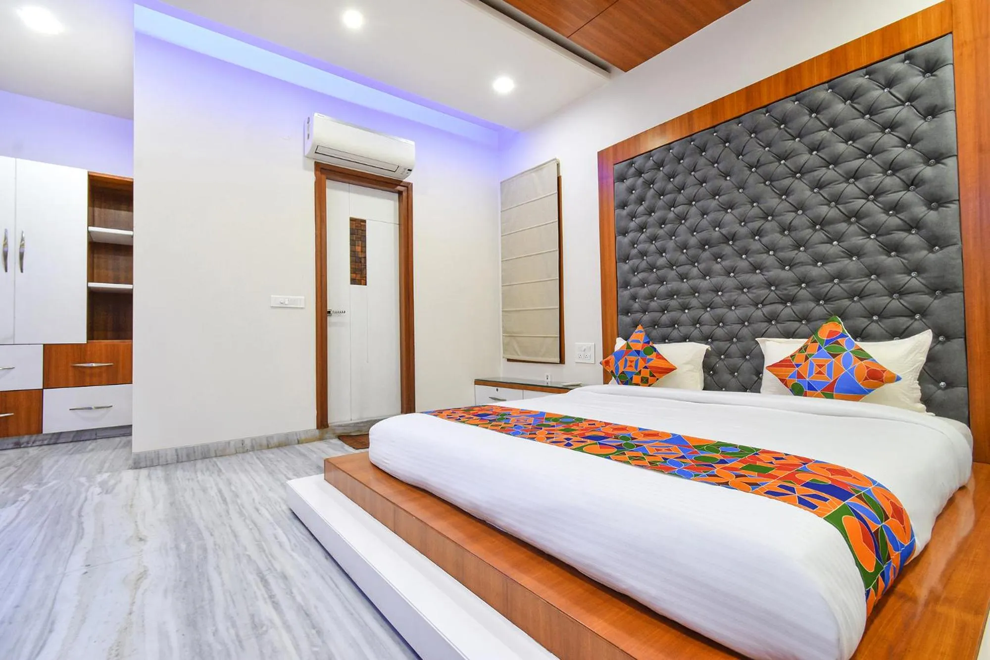 Bed in FabHotel De Alphabet II - Nr Ameerpet Metro Station