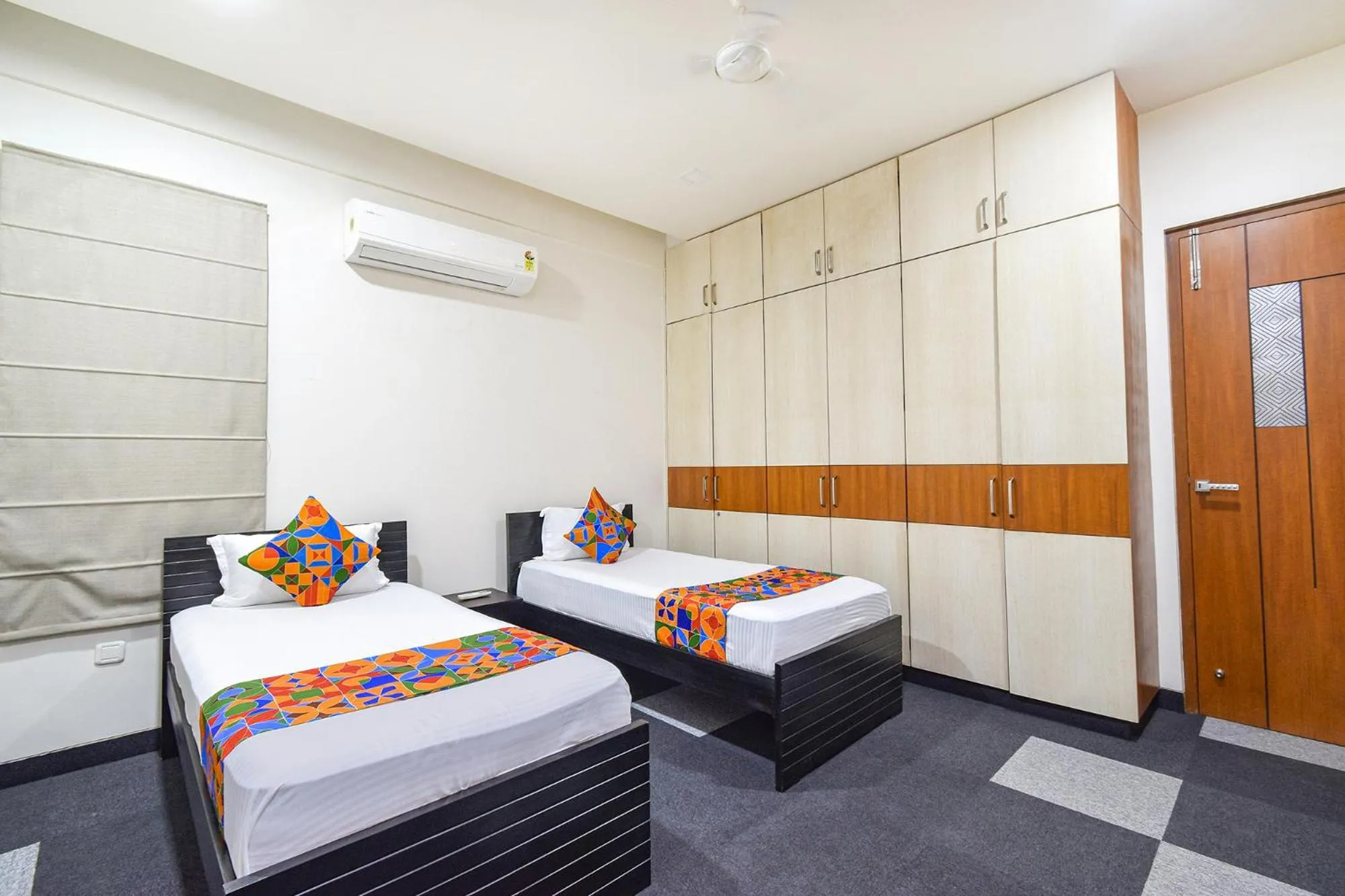 Bed in FabHotel De Alphabet II - Nr Ameerpet Metro Station