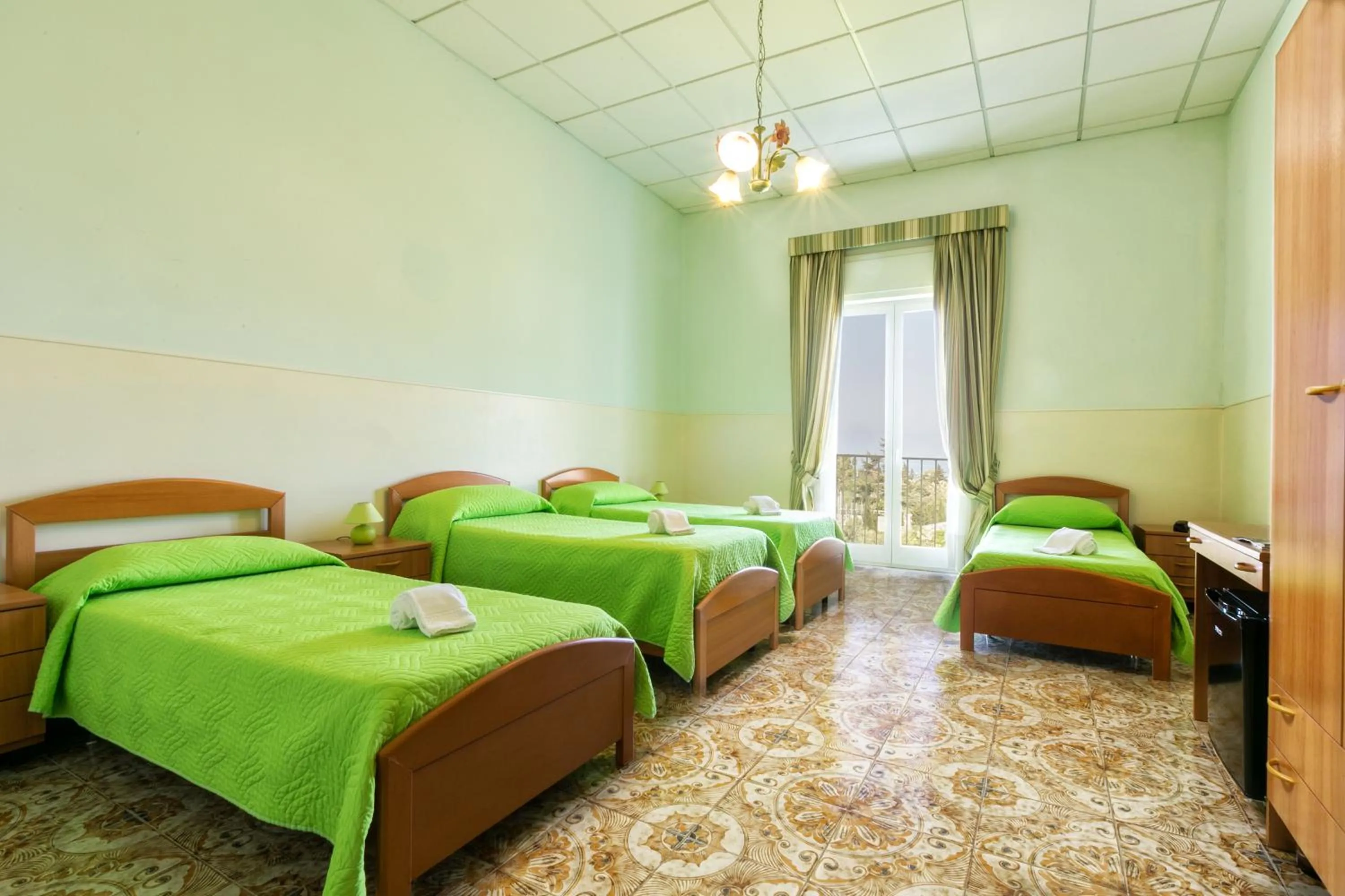 Photo of the whole room, Bed in Sisters Hotel