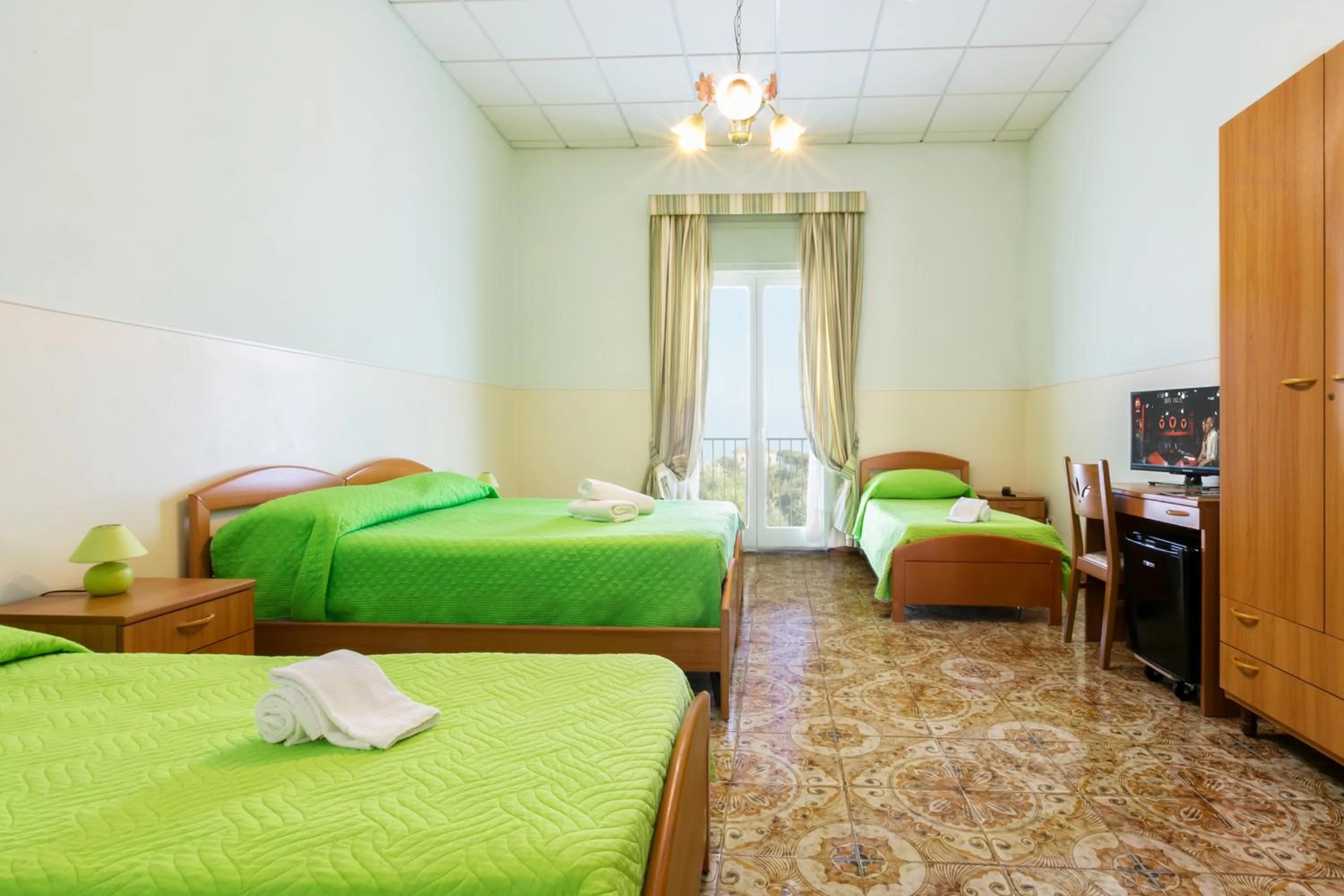 Photo of the whole room, Bed in Sisters Hotel