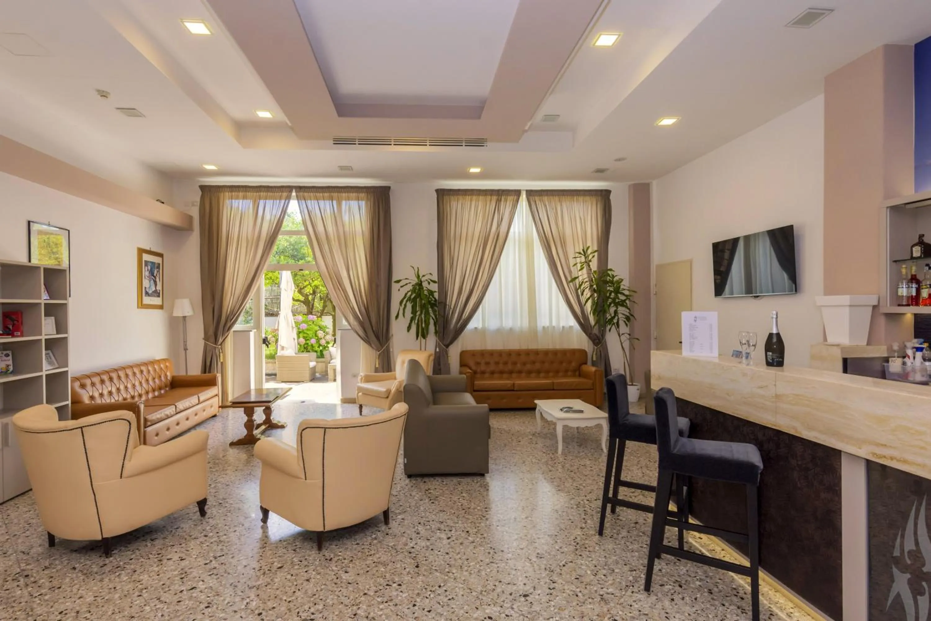 Communal lounge/ TV room in Sisters Hotel