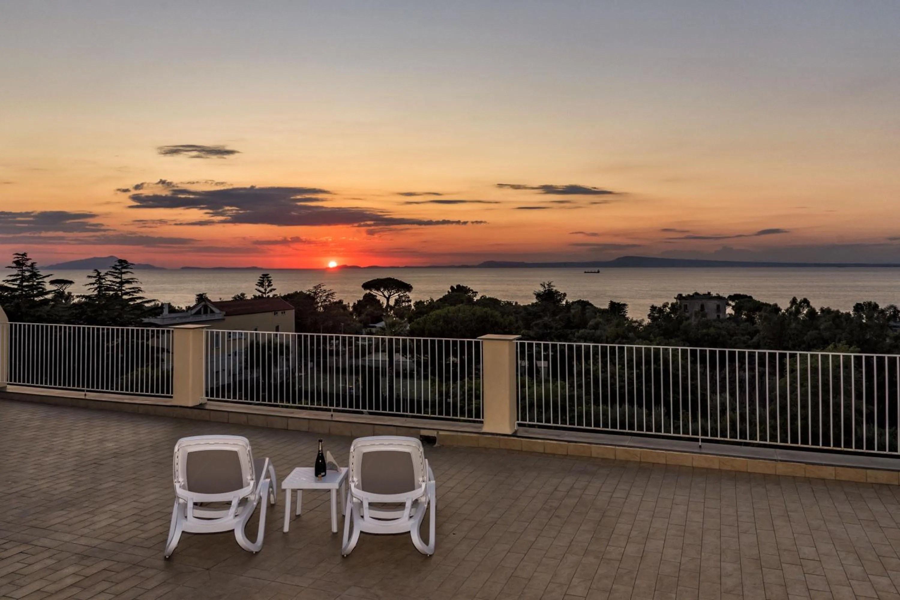 Balcony/Terrace in Sisters Hotel