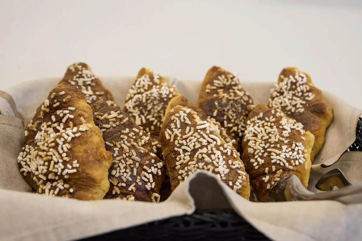 Food in Sisters Hotel