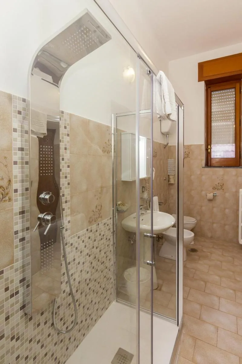 Bathroom in Sisters Hotel