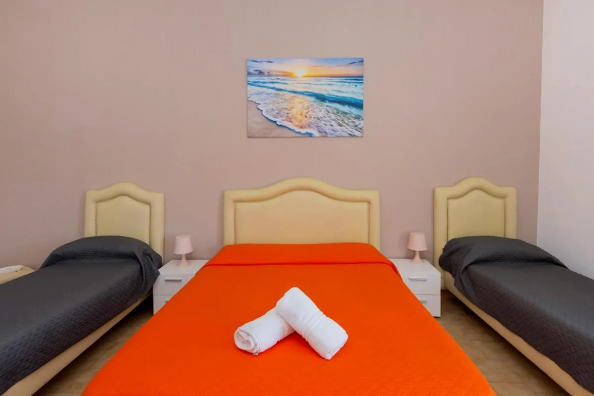 Bedroom, Bed in Sisters Hotel