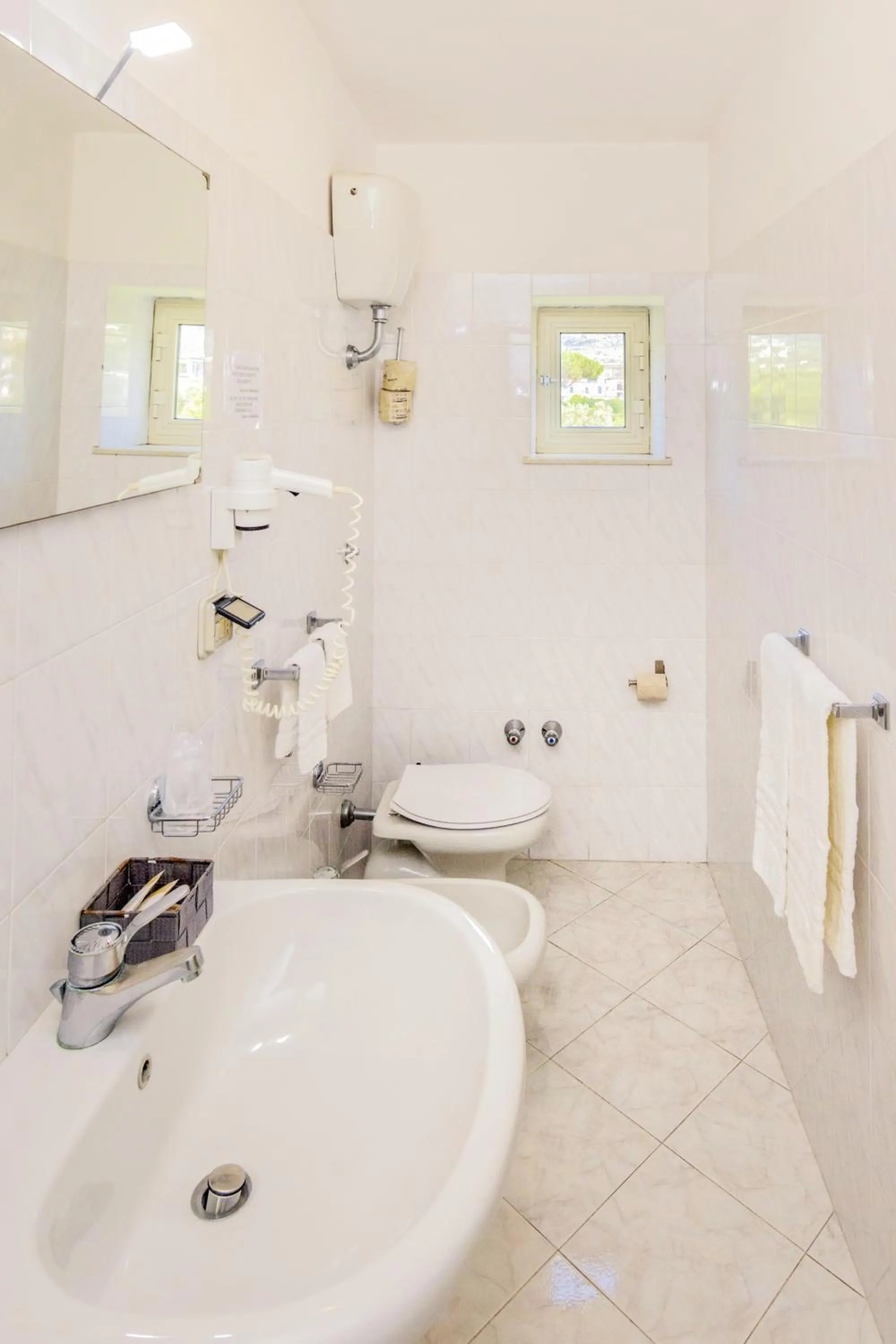 Bathroom in Sisters Hotel