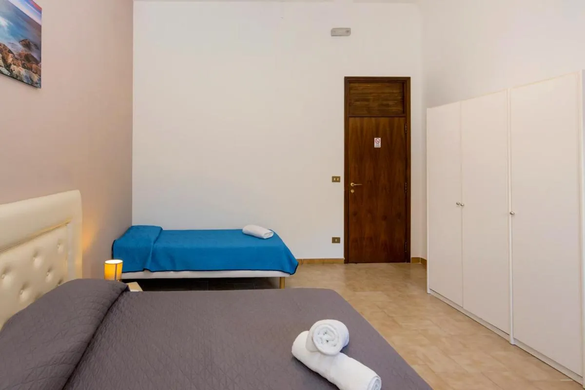 Bedroom, Bed in Sisters Hotel