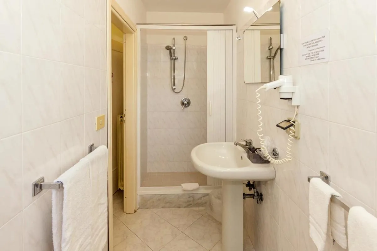 Bathroom in Sisters Hotel