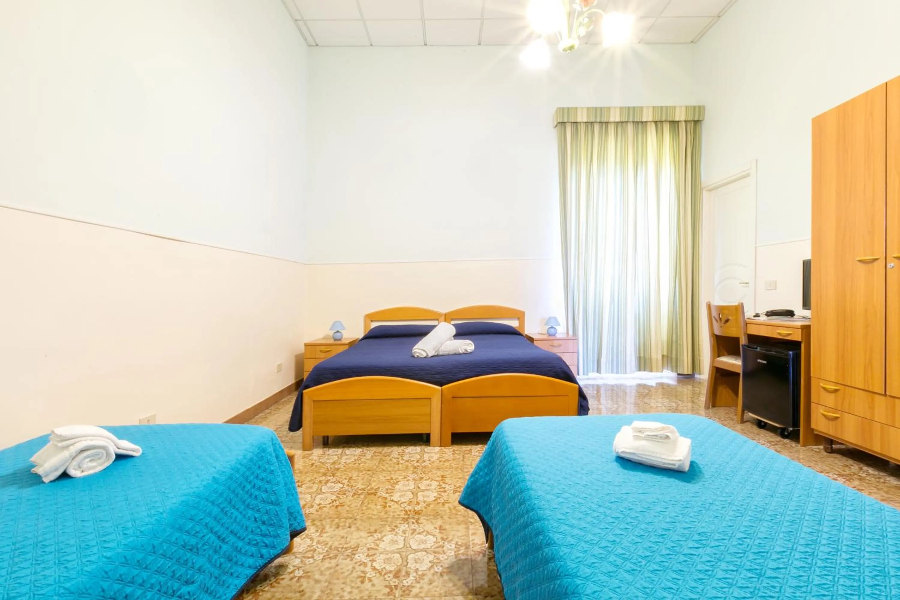 Photo of the whole room, Bed in Sisters Hotel