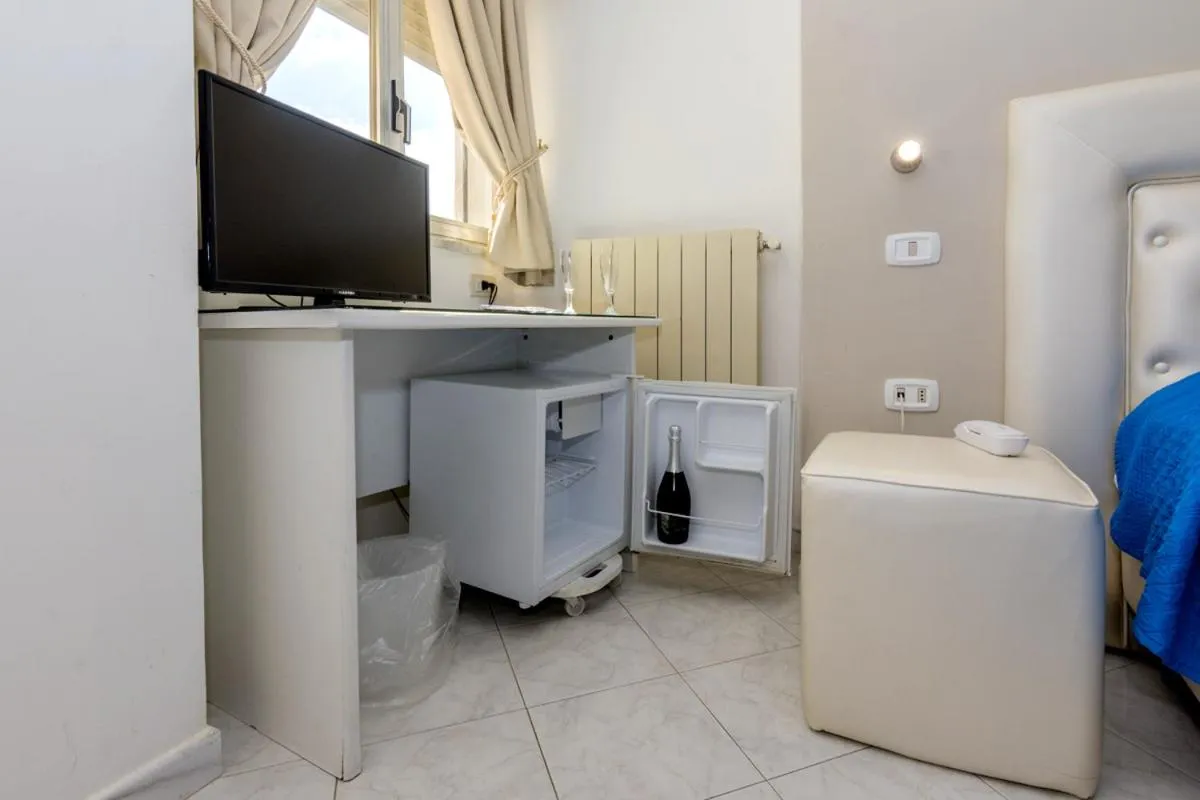 Bedroom, Bed in Sisters Hotel