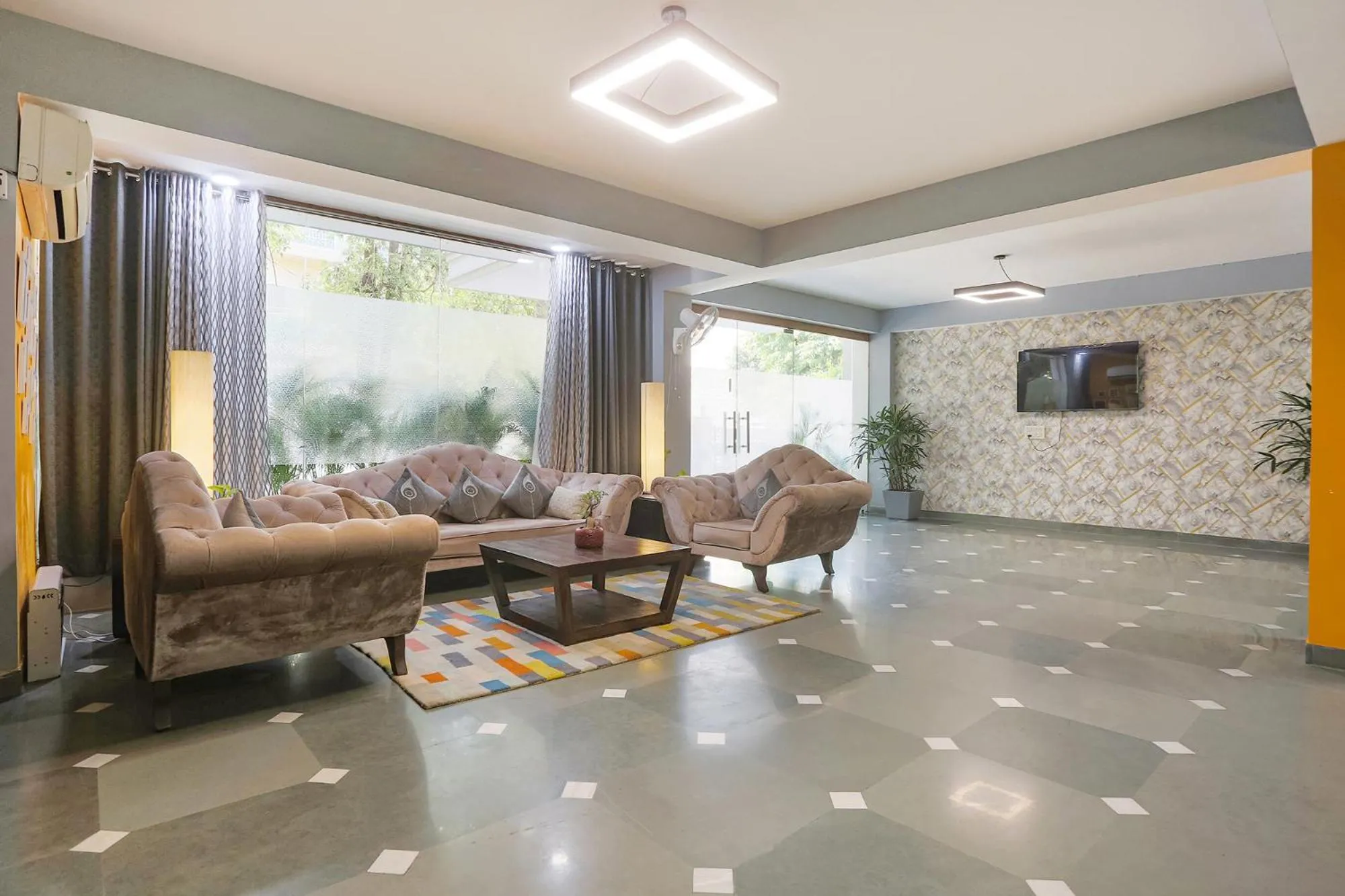 Seating area in FabHotel New Journey Hospitality Near MG Road & Sikanderpur Metro