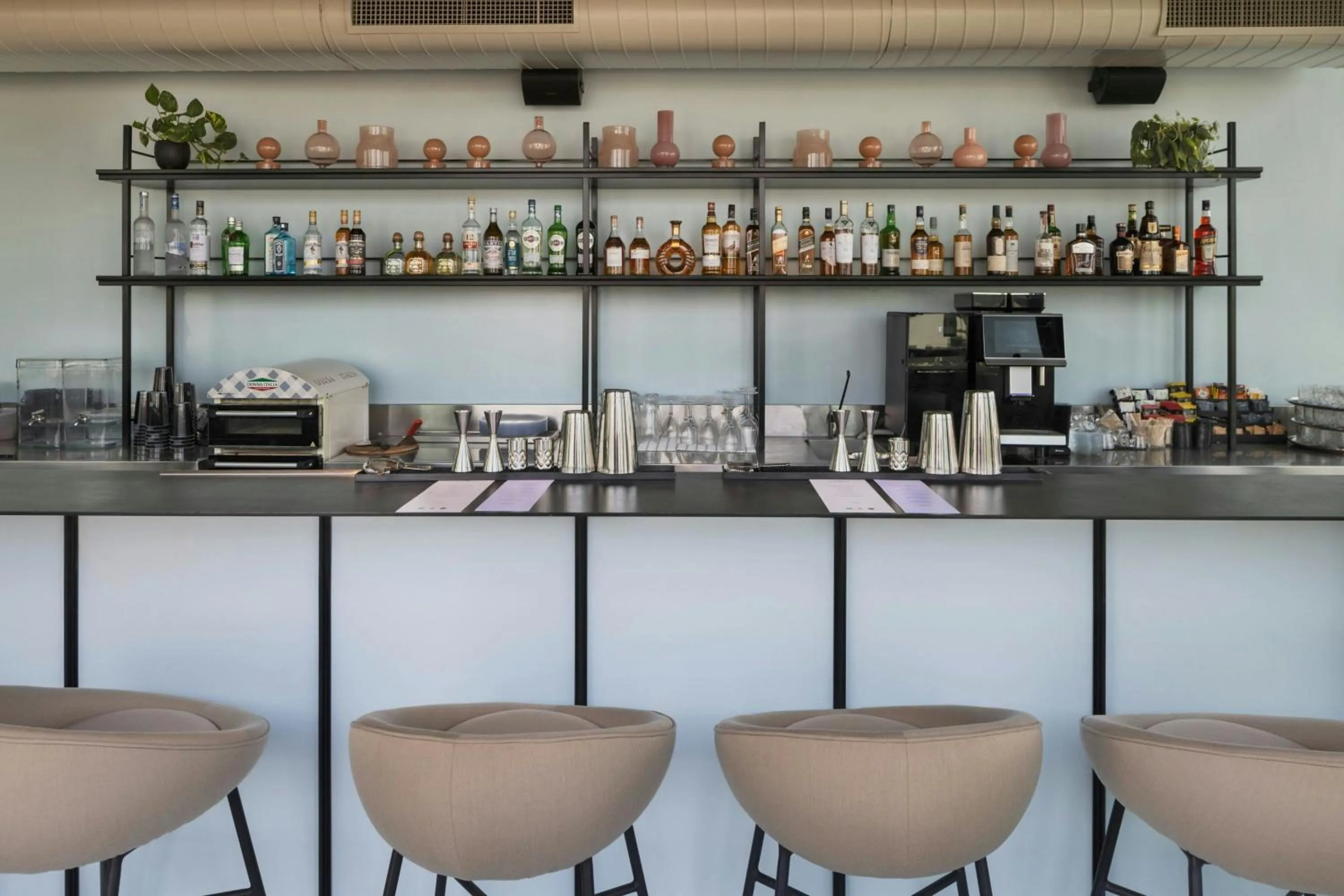 Lounge or bar in Gymnasia Isrotel, a Tribute Portfolio Hotel