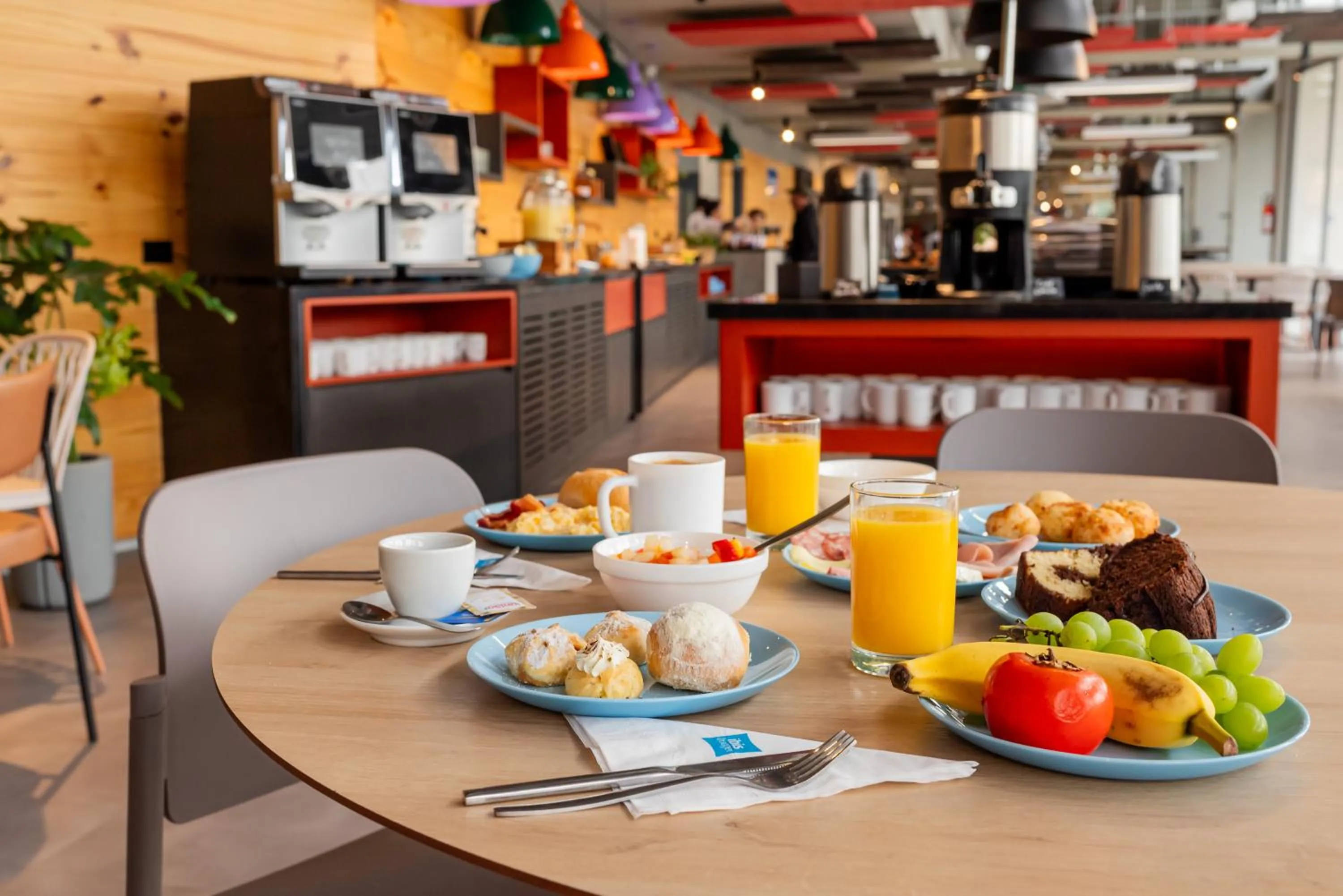Buffet breakfast in Ibis Budget Guarulhos Aeroporto