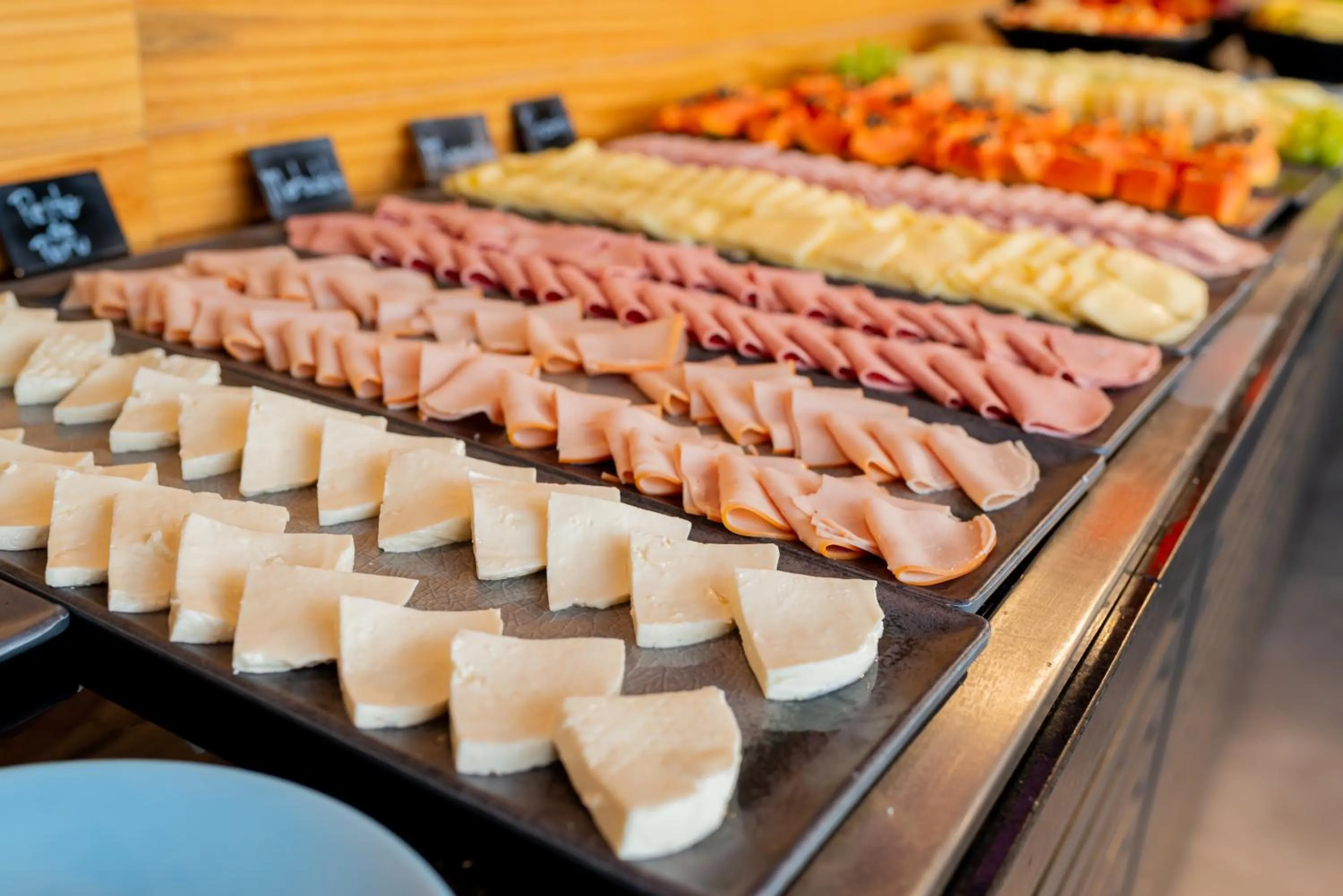 Buffet breakfast in Ibis Budget Guarulhos Aeroporto