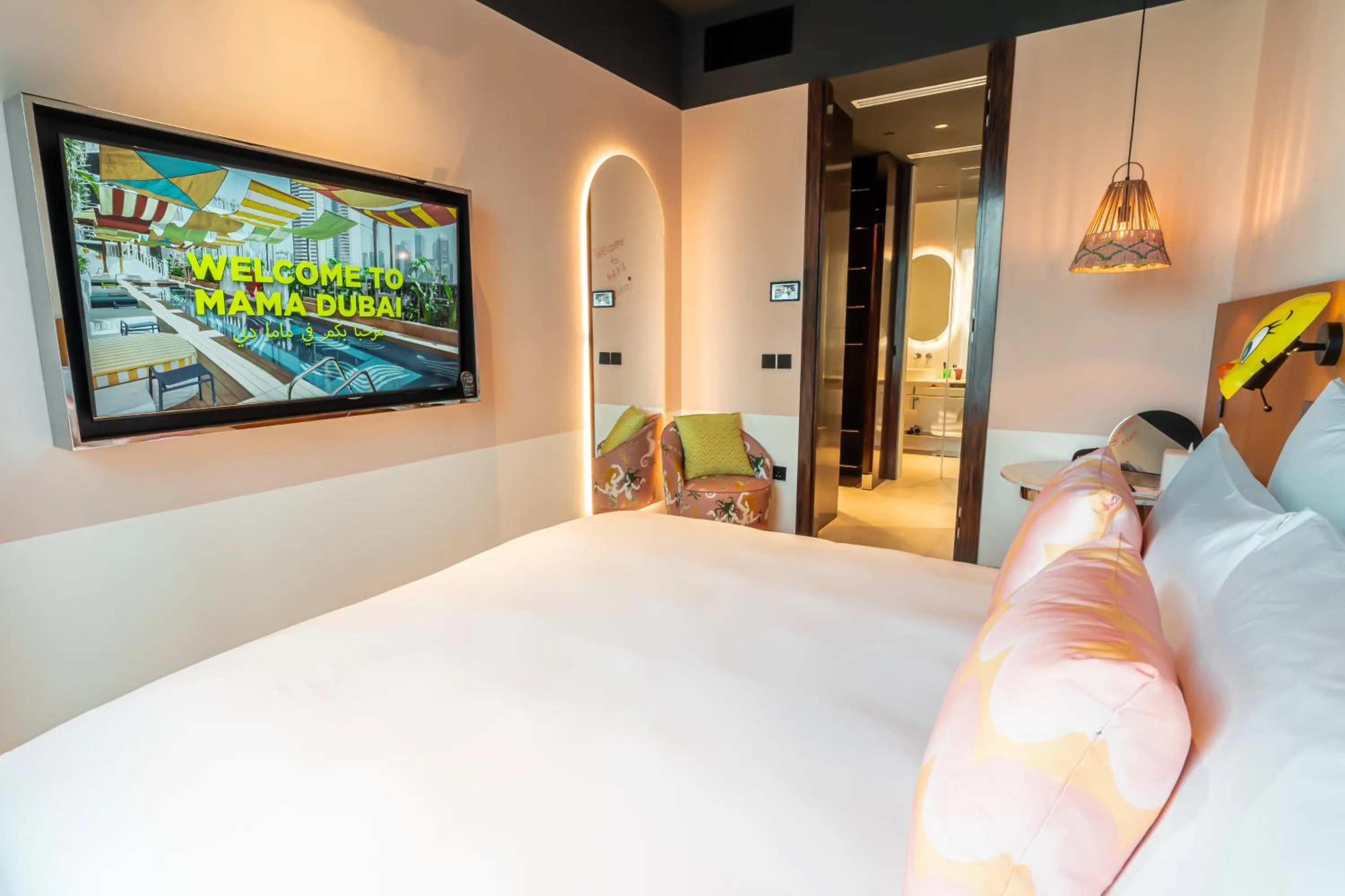 Communal lounge/ TV room, Bed in Mama Shelter Dubai