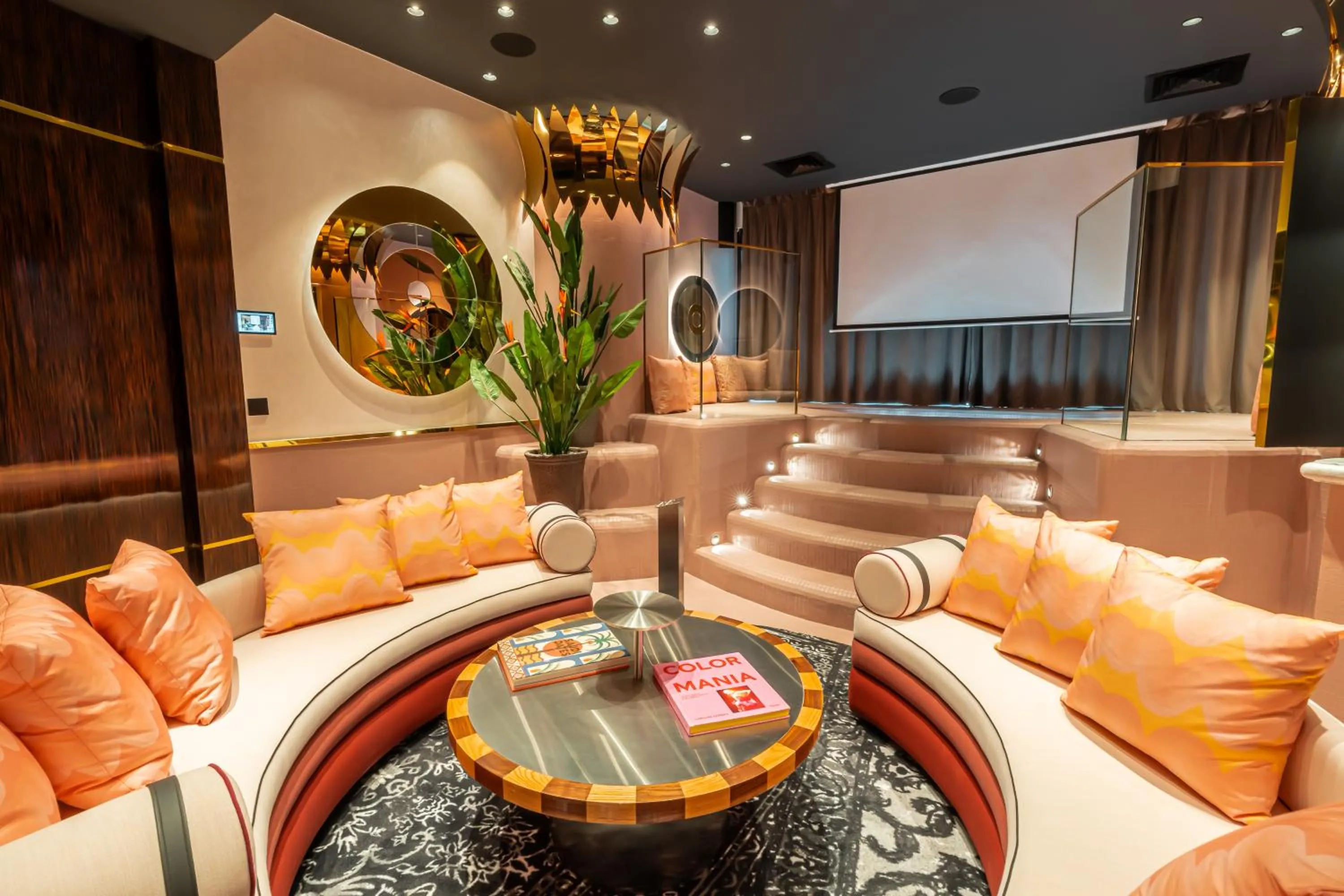 Hot Tub in Mama Shelter Dubai