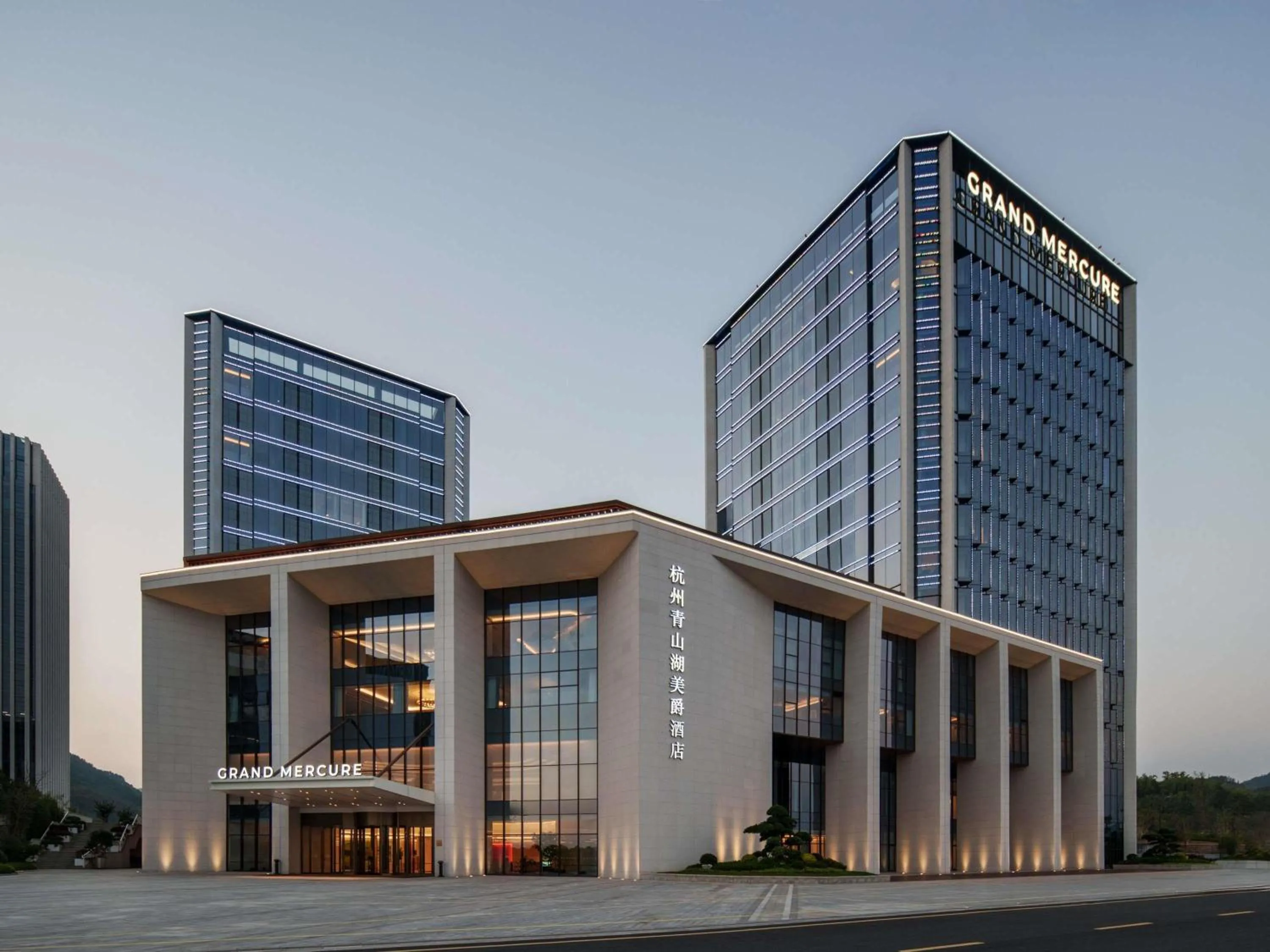 Property building in Grand Mercure Hangzhou Qingshan Lake