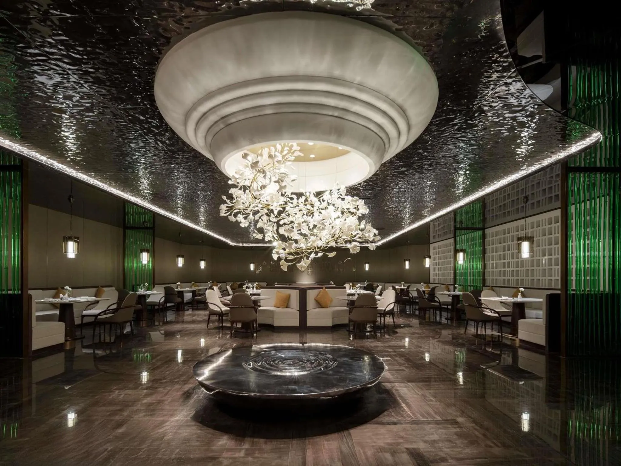 Restaurant/places to eat in Grand Mercure Hangzhou Qingshan Lake