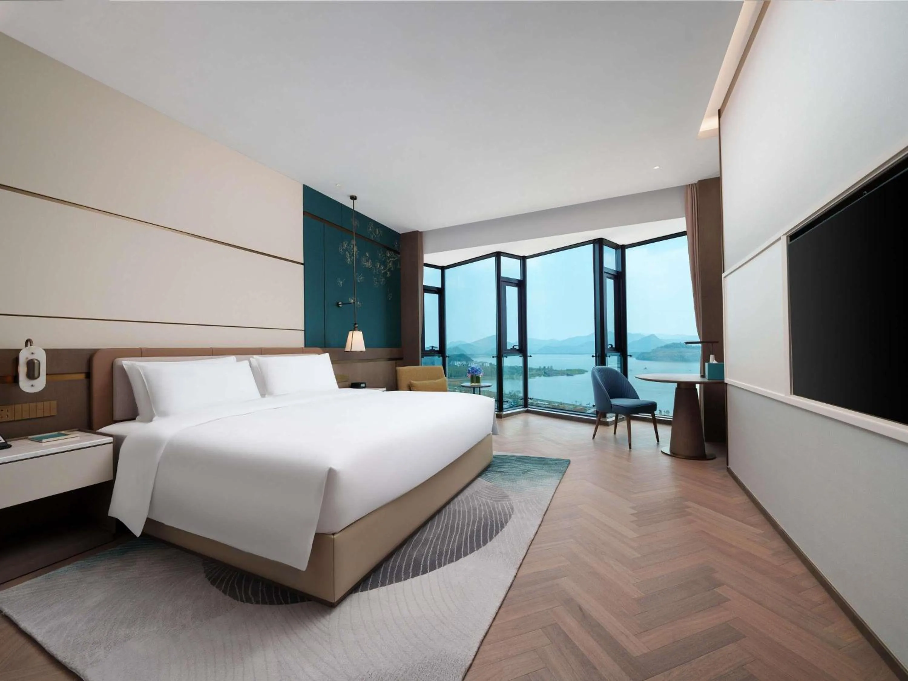 Bedroom in Grand Mercure Hangzhou Qingshan Lake