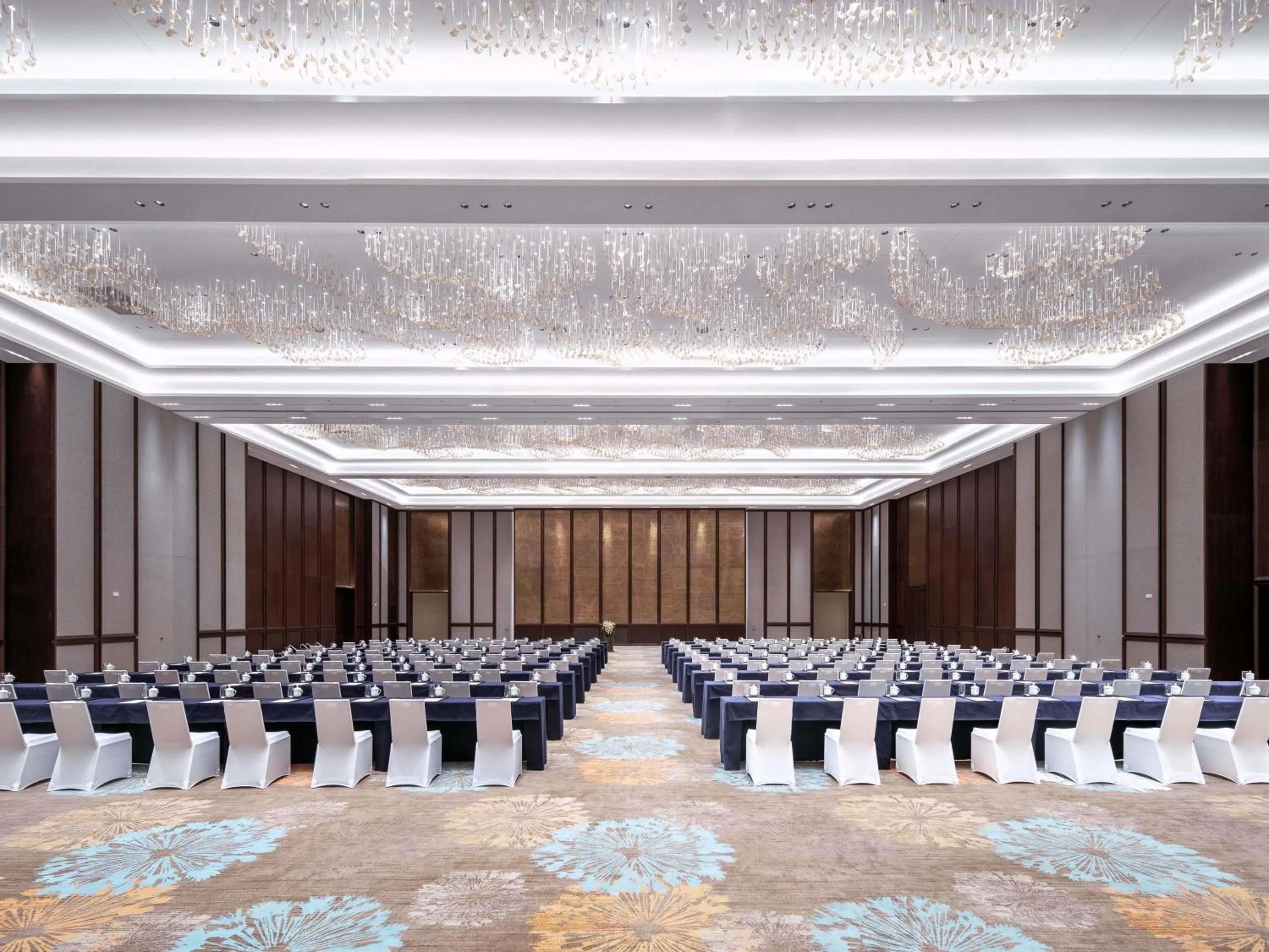 Meeting/conference room in Grand Mercure Hangzhou Qingshan Lake