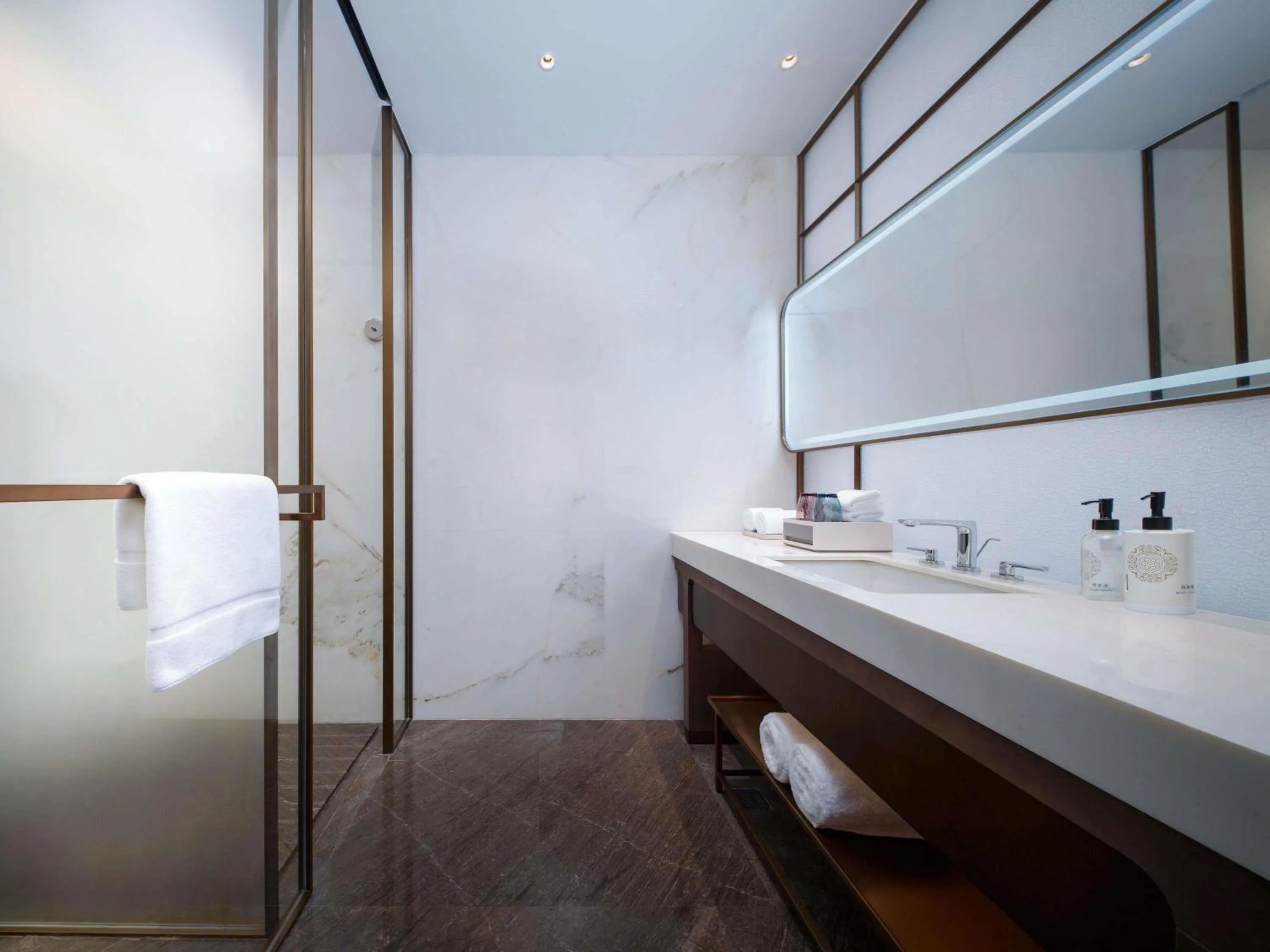 Bedroom in Grand Mercure Hangzhou Qingshan Lake