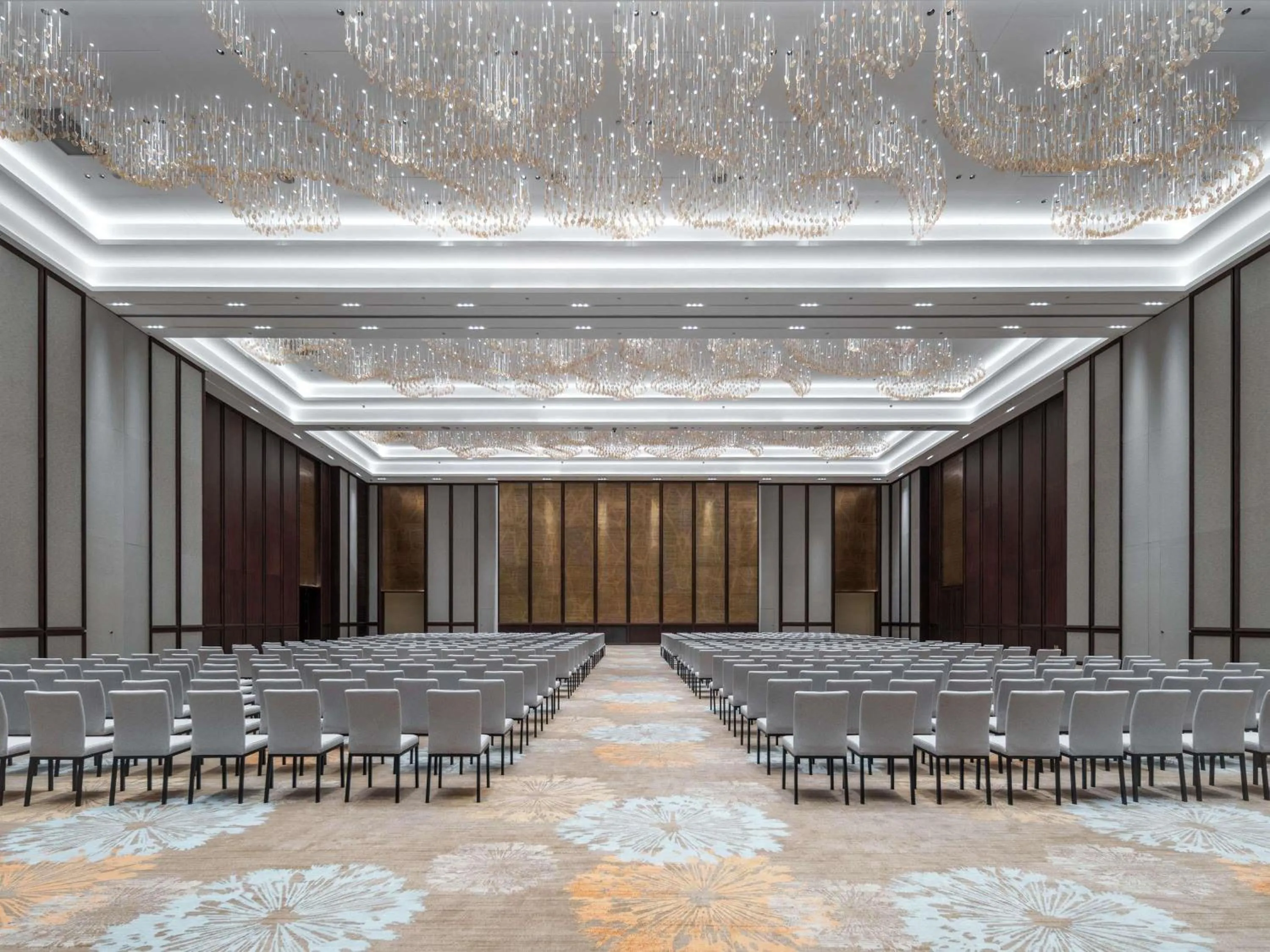 Meeting/conference room in Grand Mercure Hangzhou Qingshan Lake