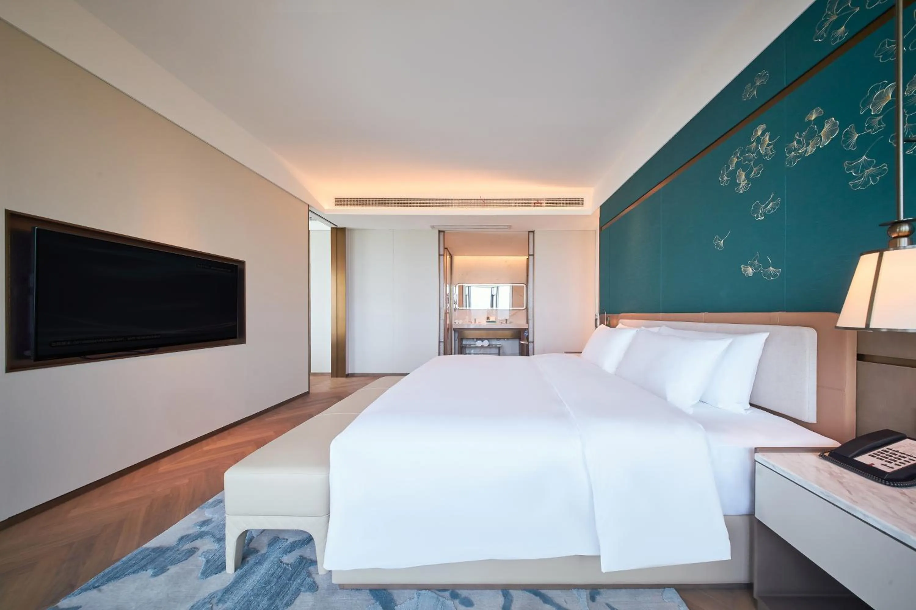 Bedroom in Grand Mercure Hangzhou Qingshan Lake