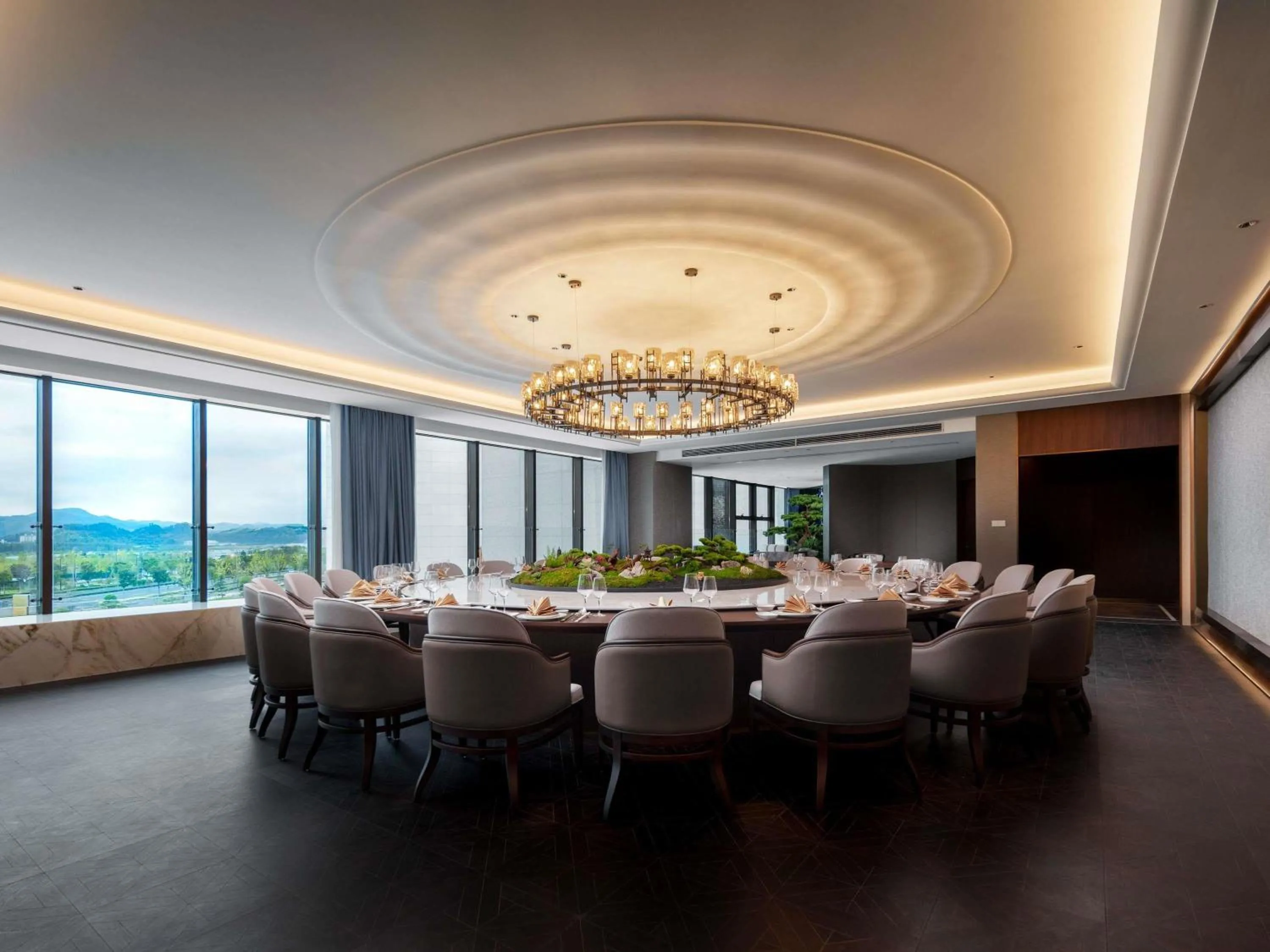 Restaurant/places to eat in Grand Mercure Hangzhou Qingshan Lake