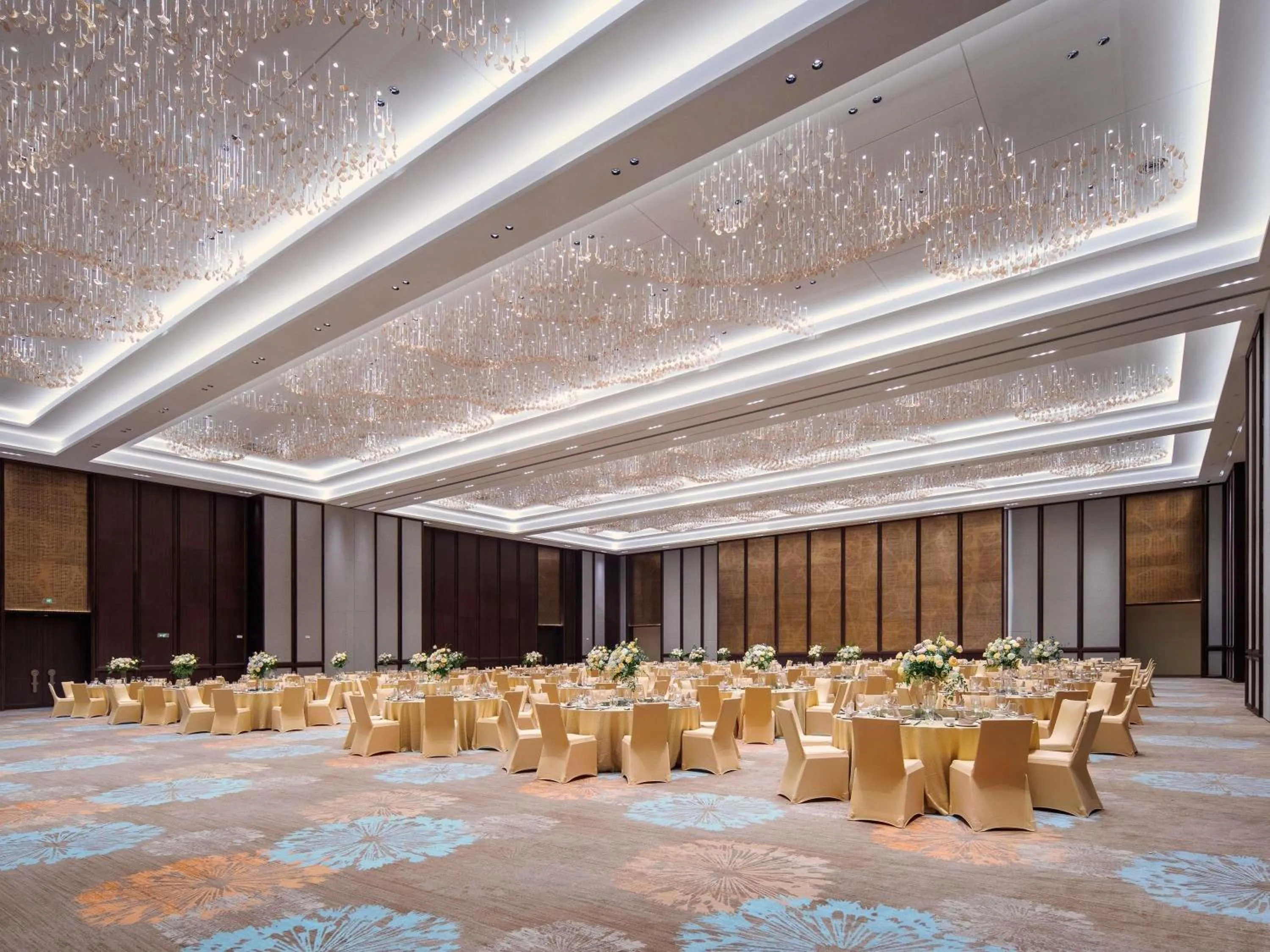 Meeting/conference room in Grand Mercure Hangzhou Qingshan Lake
