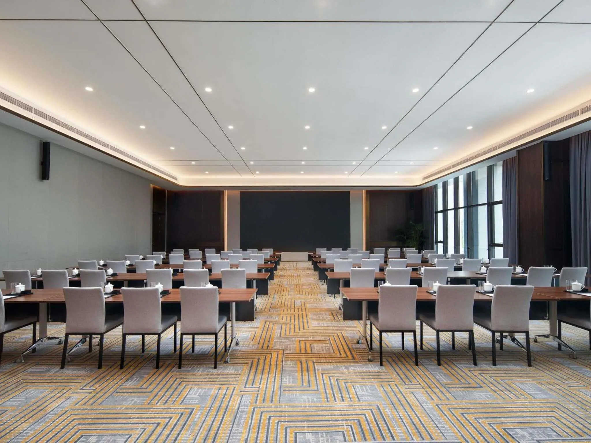 Meeting/conference room in Grand Mercure Hangzhou Qingshan Lake