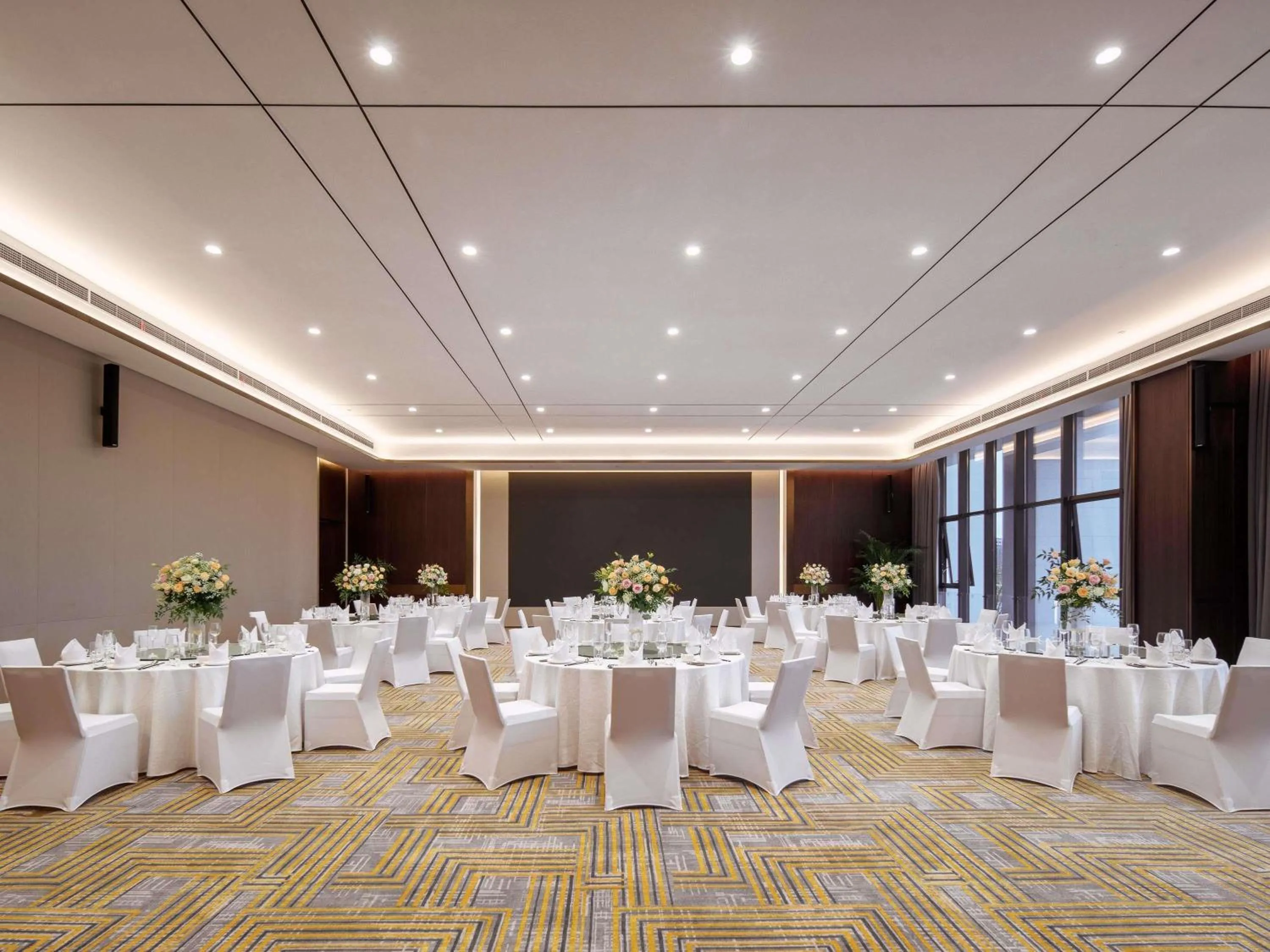 Meeting/conference room in Grand Mercure Hangzhou Qingshan Lake