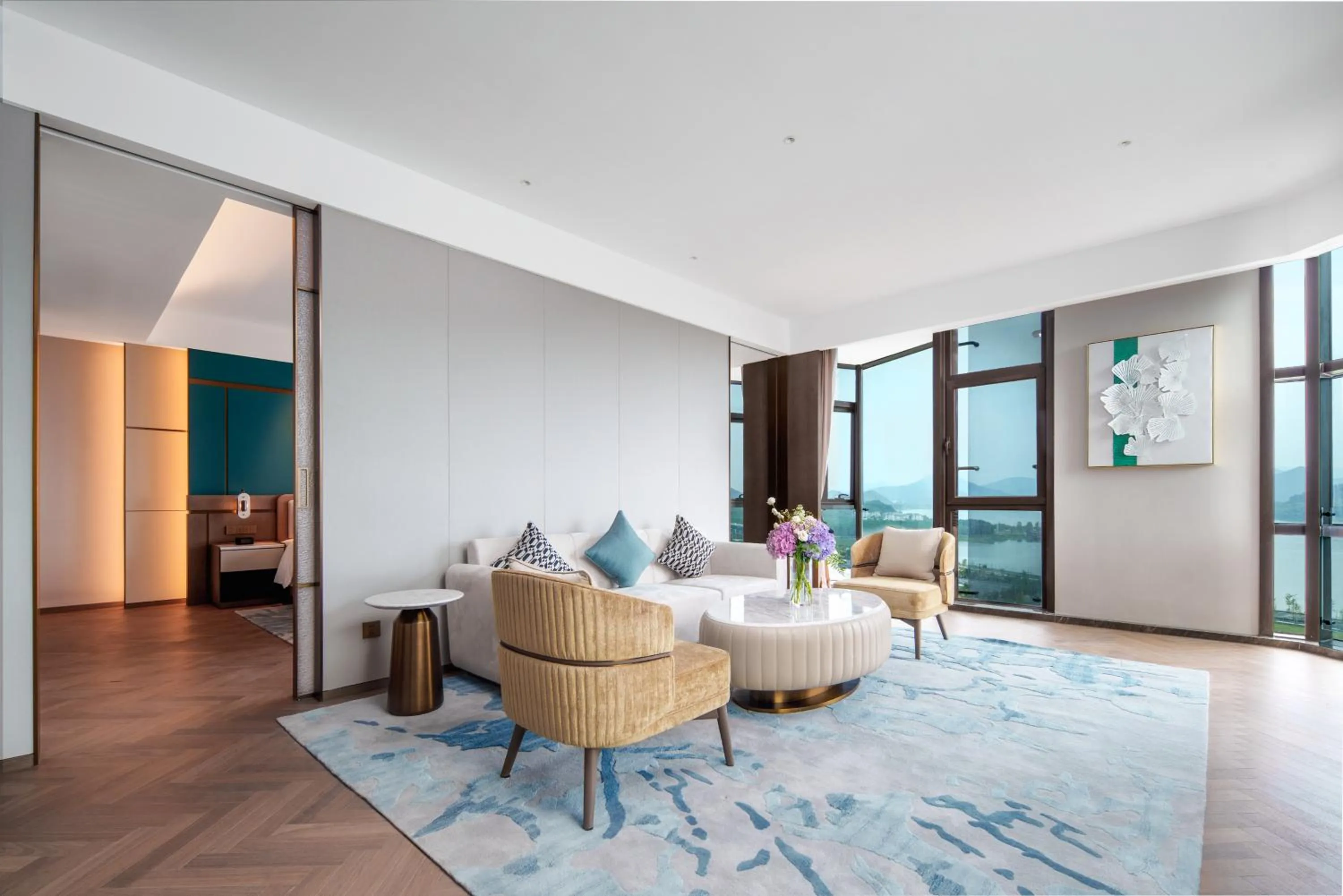 Living room in Grand Mercure Hangzhou Qingshan Lake