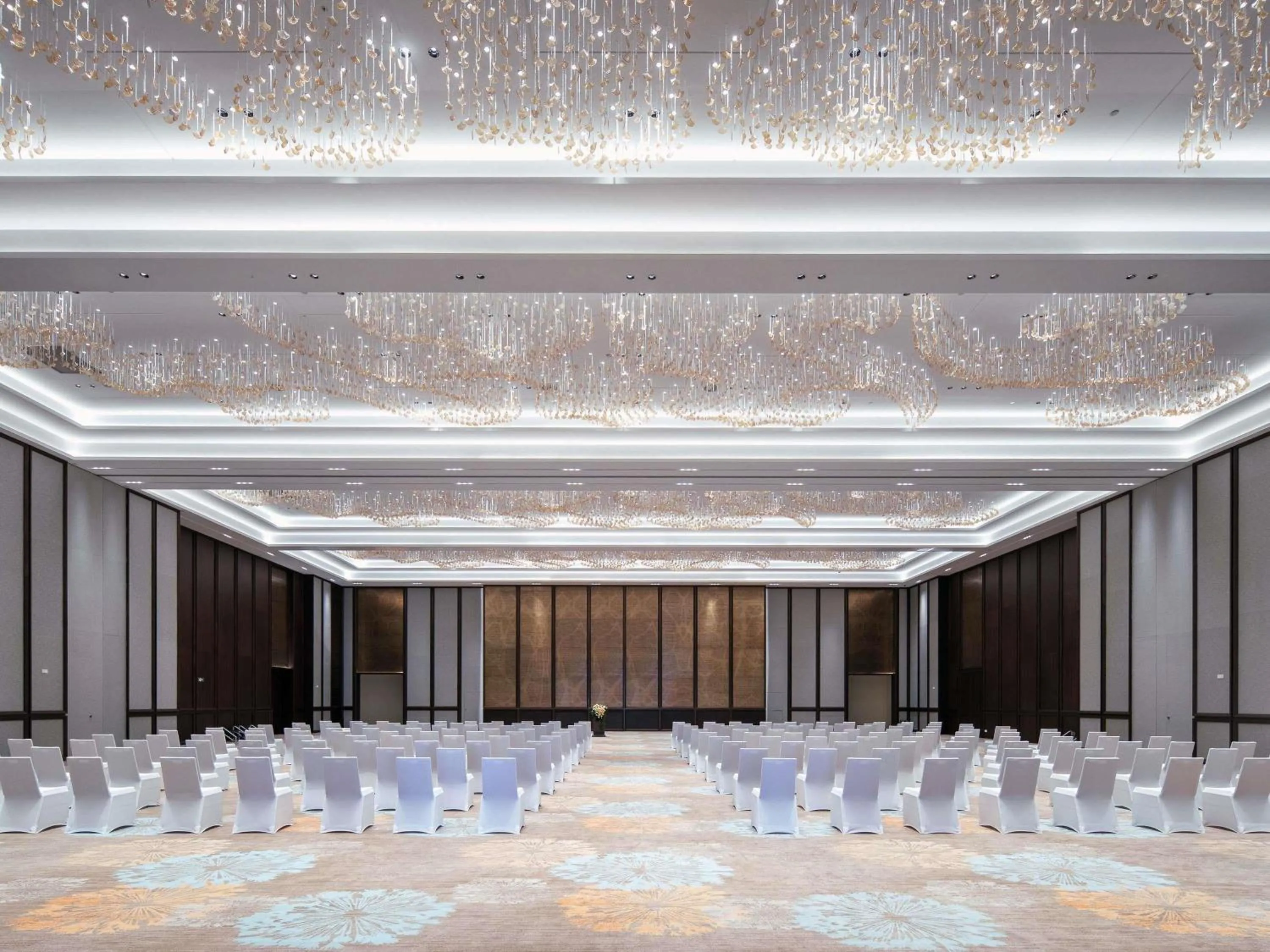 Meeting/conference room in Grand Mercure Hangzhou Qingshan Lake