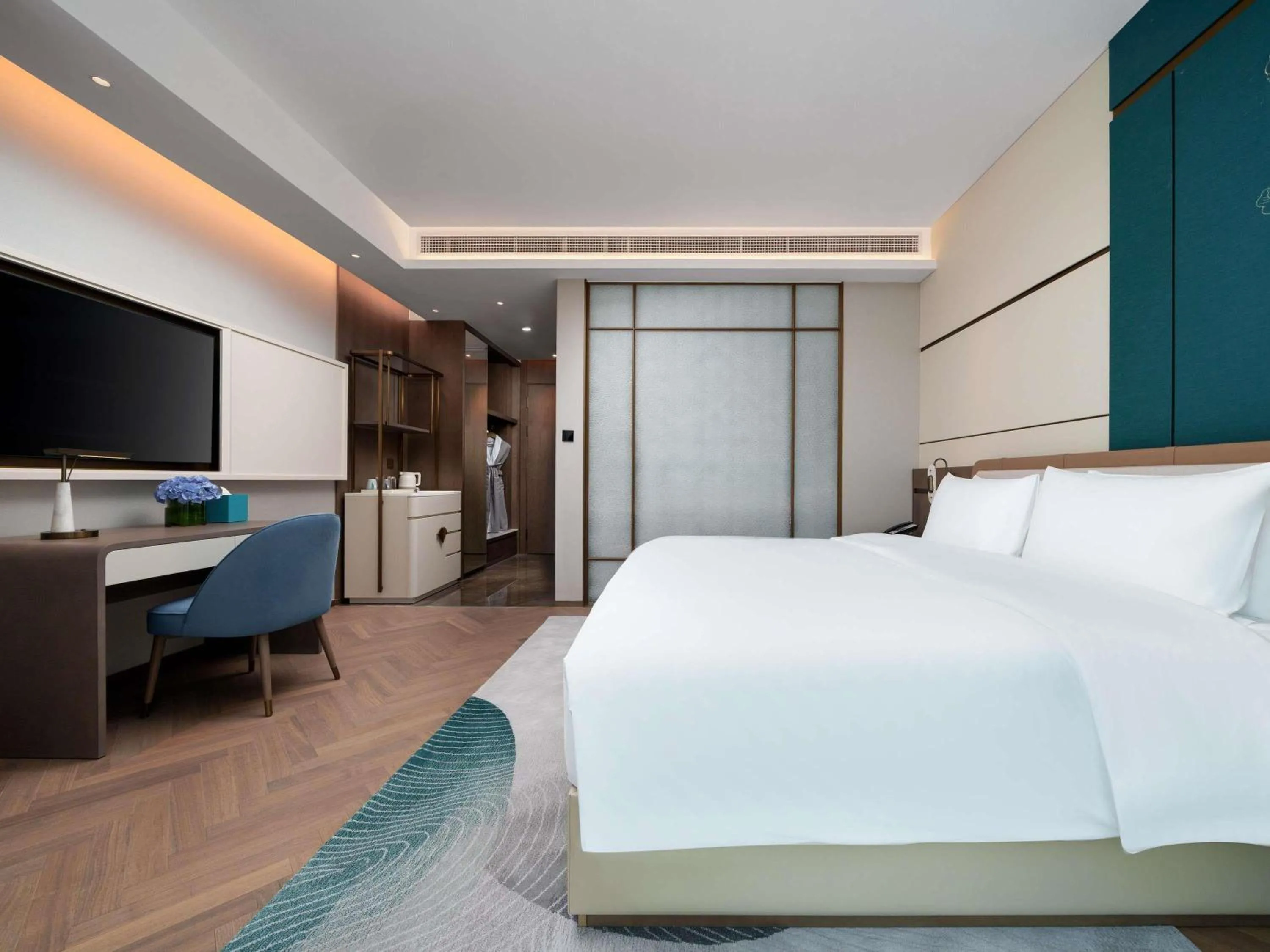 Bedroom in Grand Mercure Hangzhou Qingshan Lake