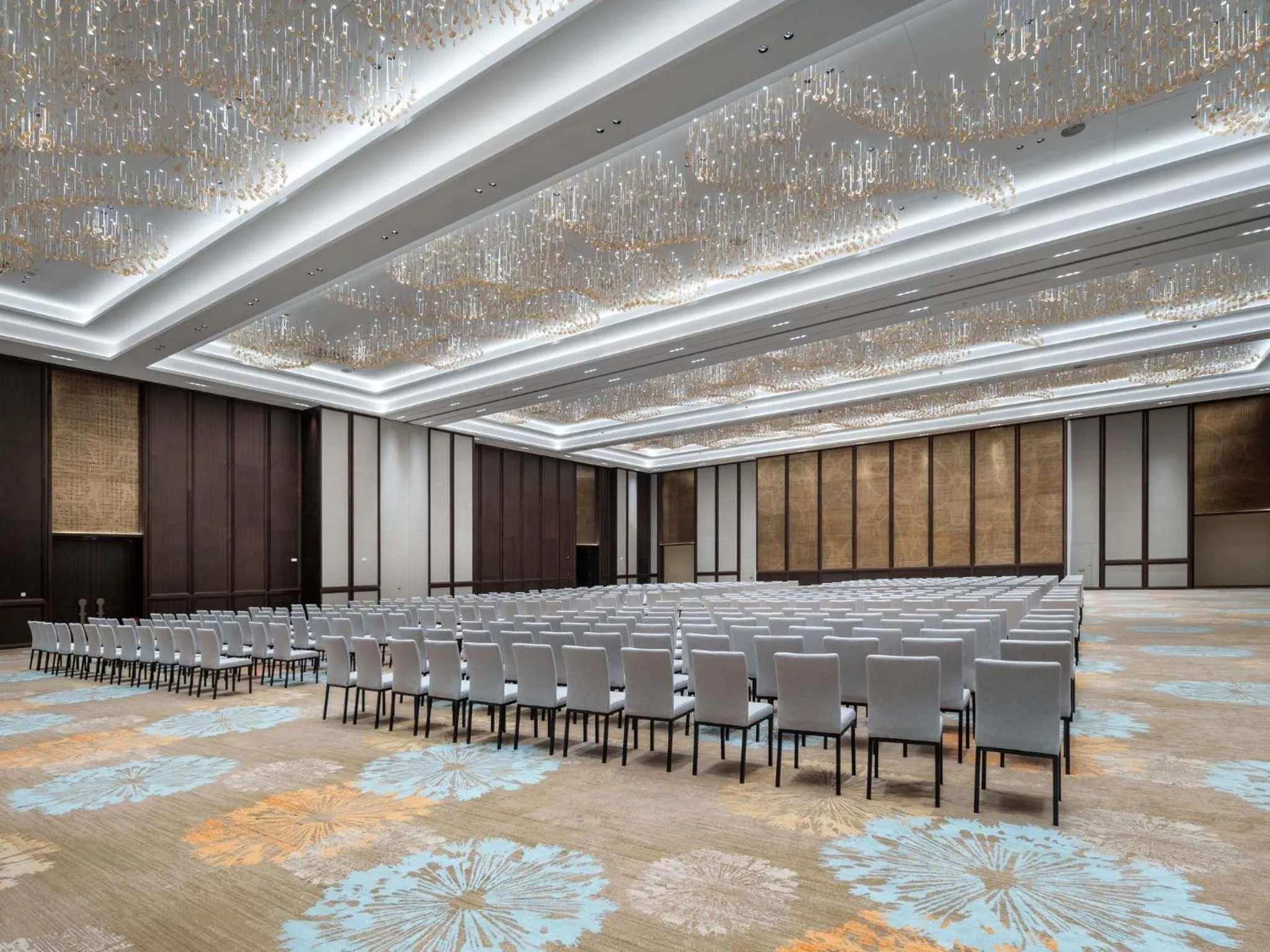 Meeting/conference room in Grand Mercure Hangzhou Qingshan Lake
